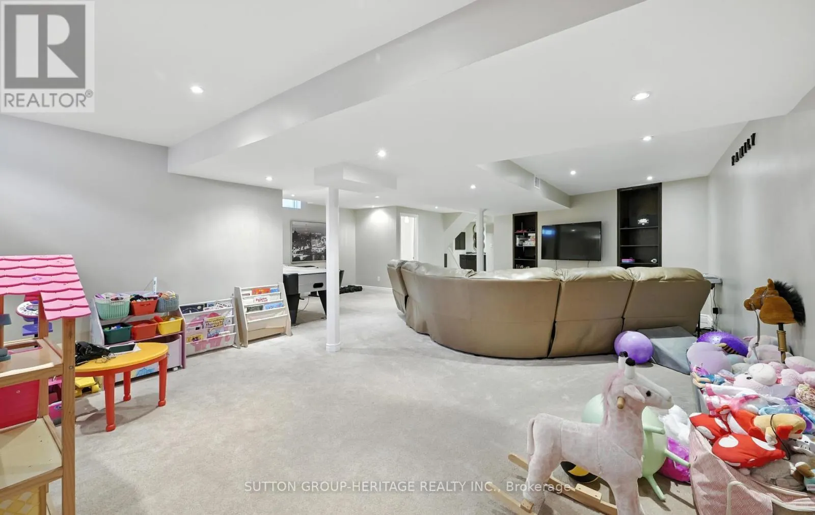 4 BARCHESTER CRESCENT