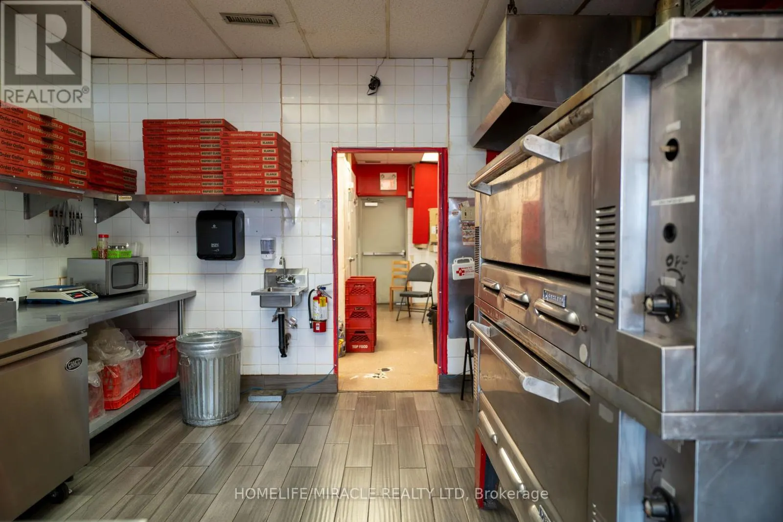 3 HARWOOD AVENUE S