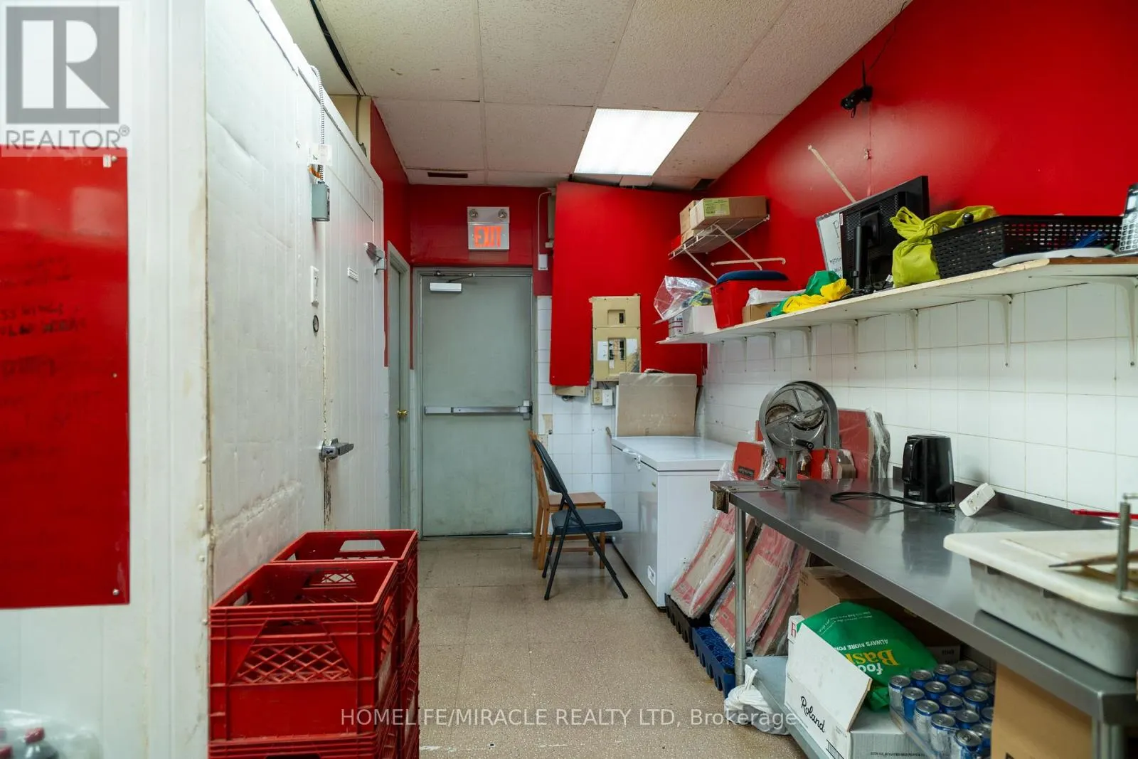 3 HARWOOD AVENUE S