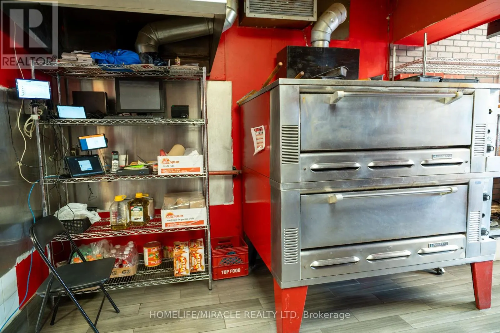 3 HARWOOD AVENUE S