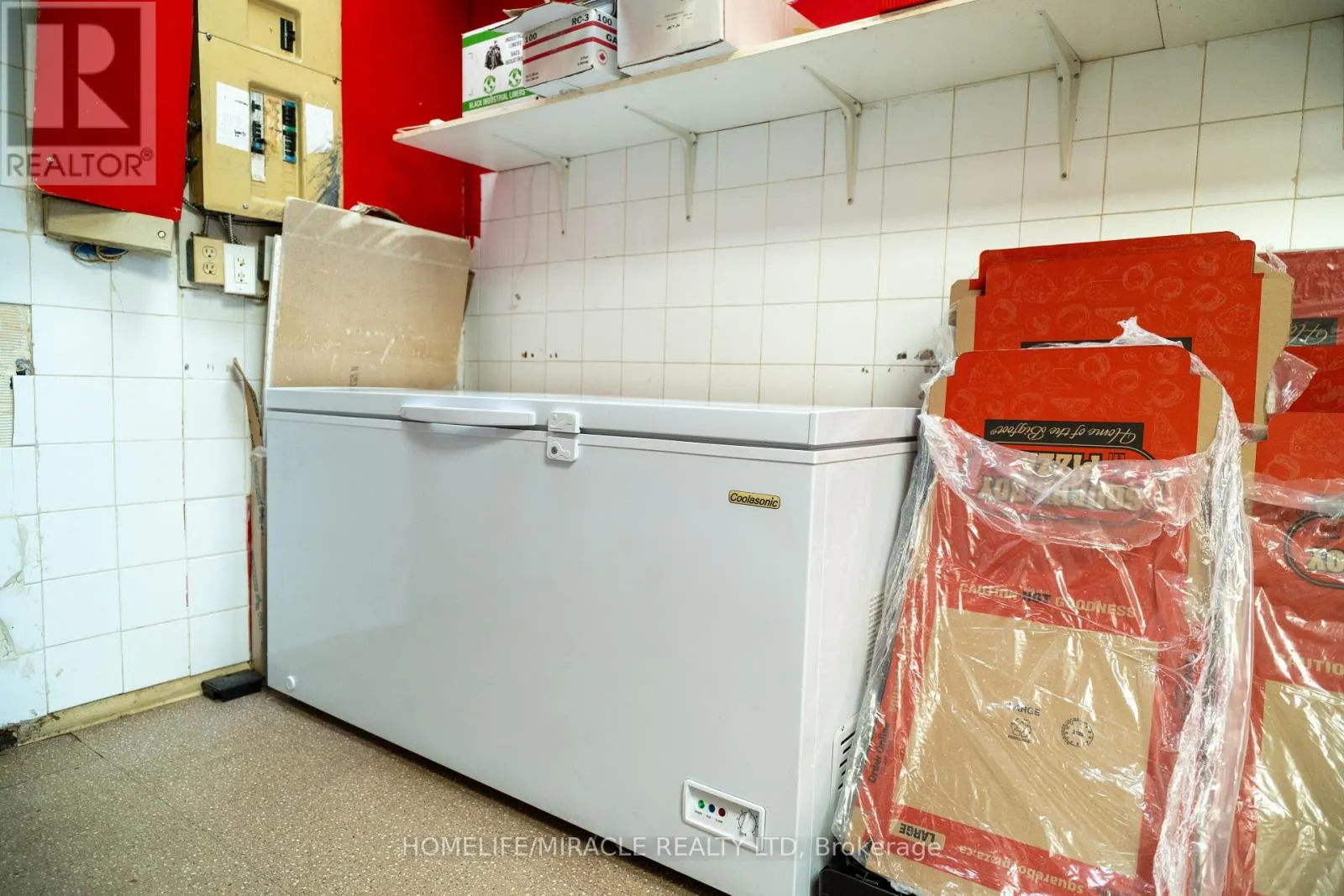 3 HARWOOD AVENUE S
