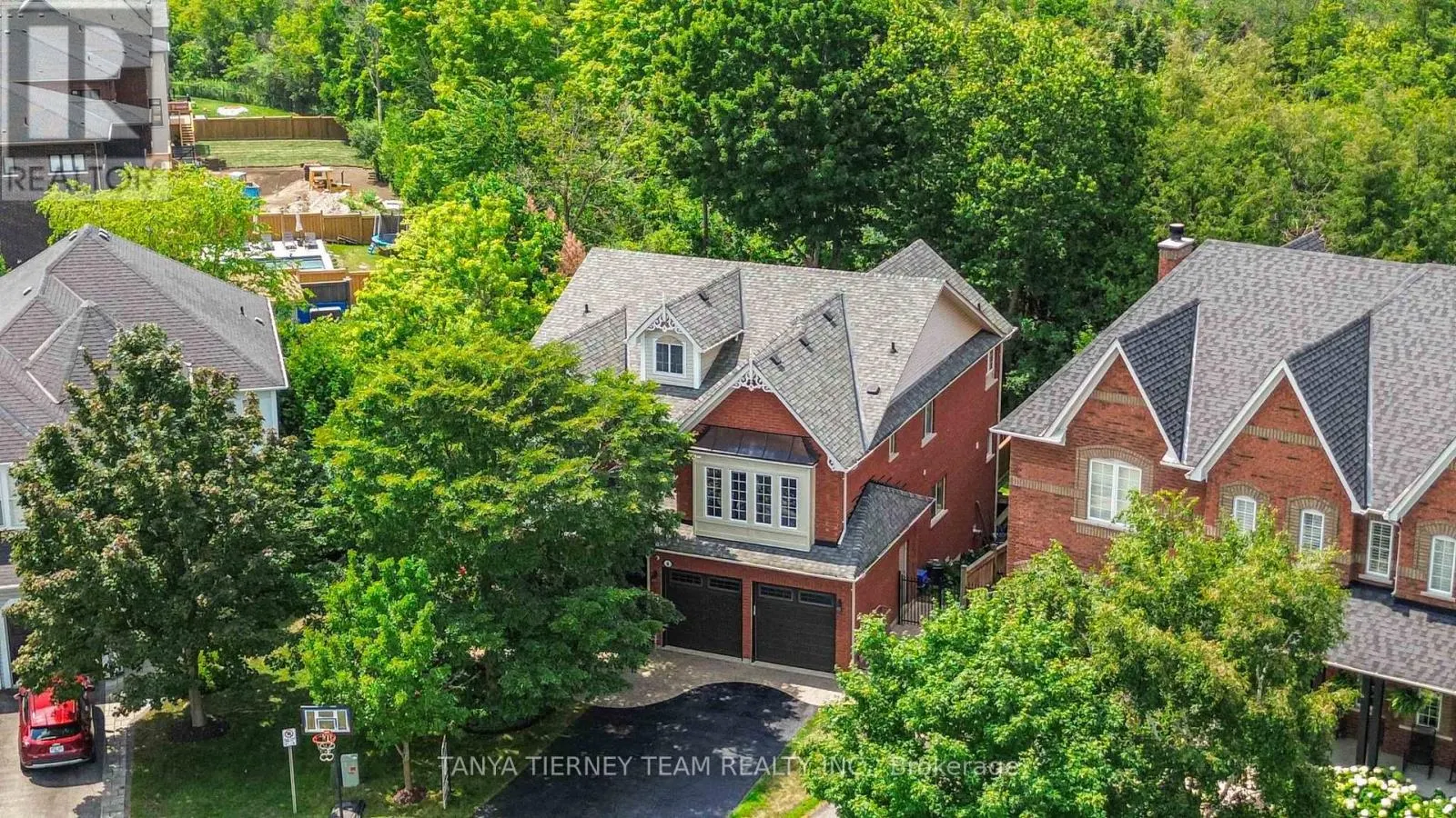 6 BRADDOCK COURT