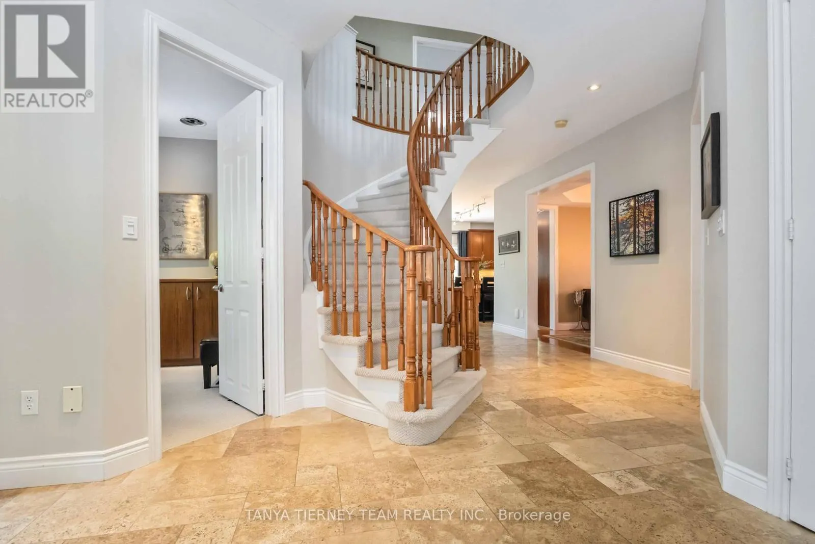 6 BRADDOCK COURT