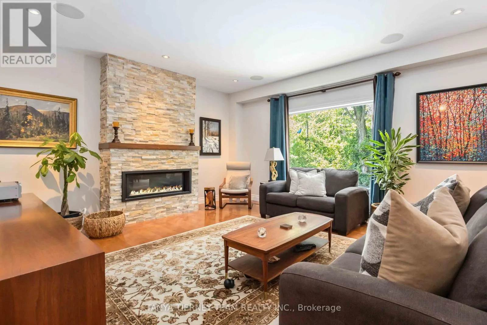 6 BRADDOCK COURT