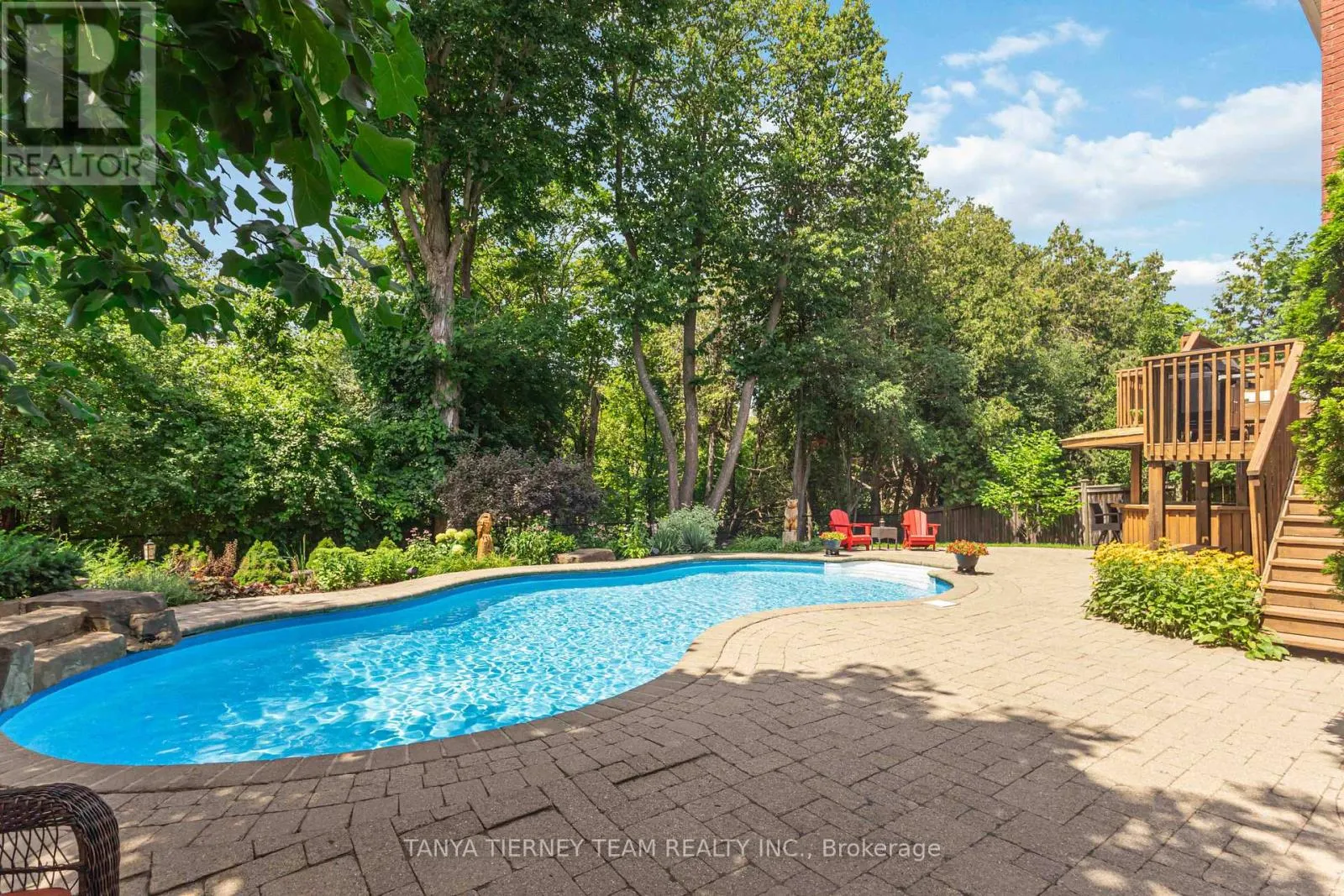 6 BRADDOCK COURT