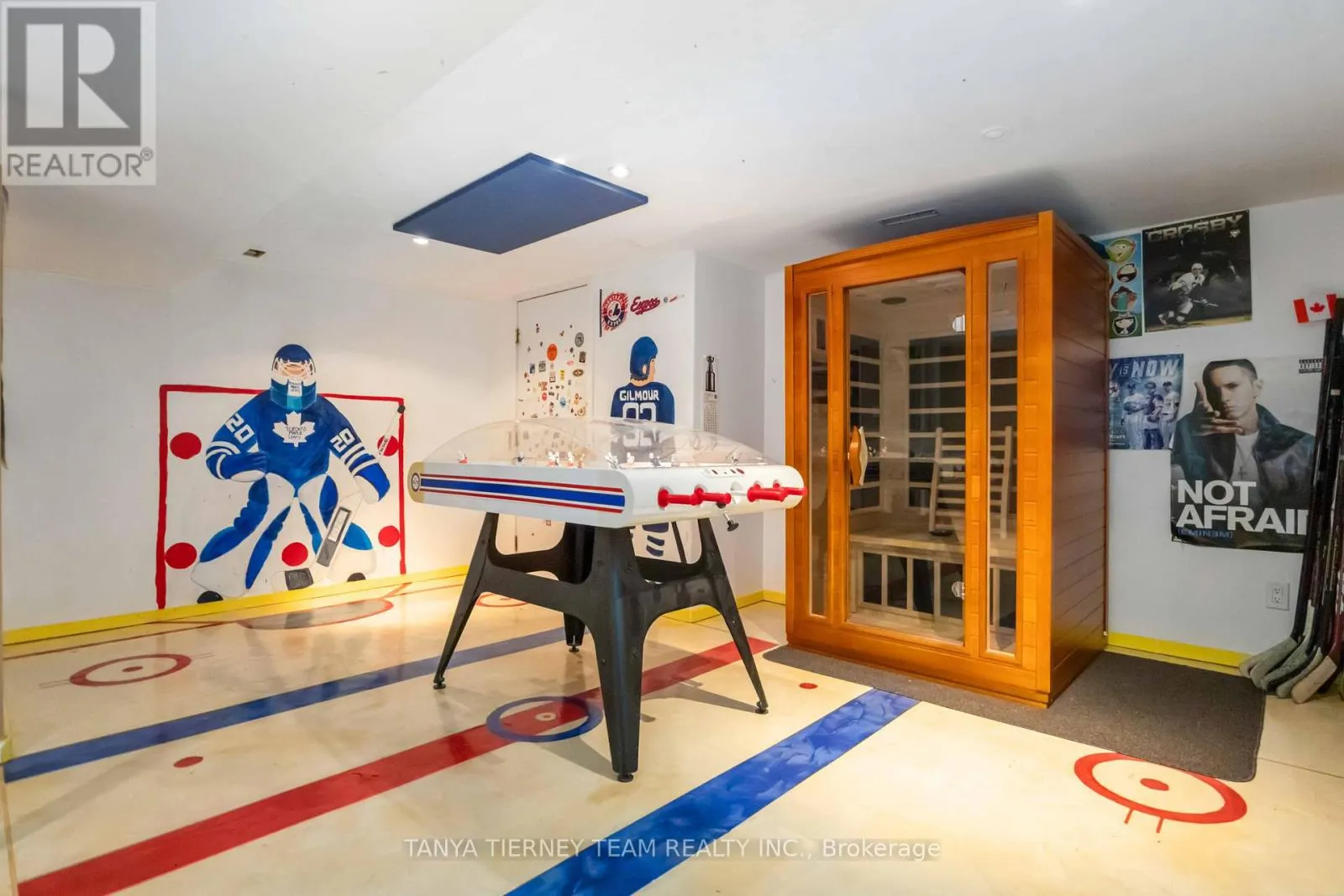 6 BRADDOCK COURT