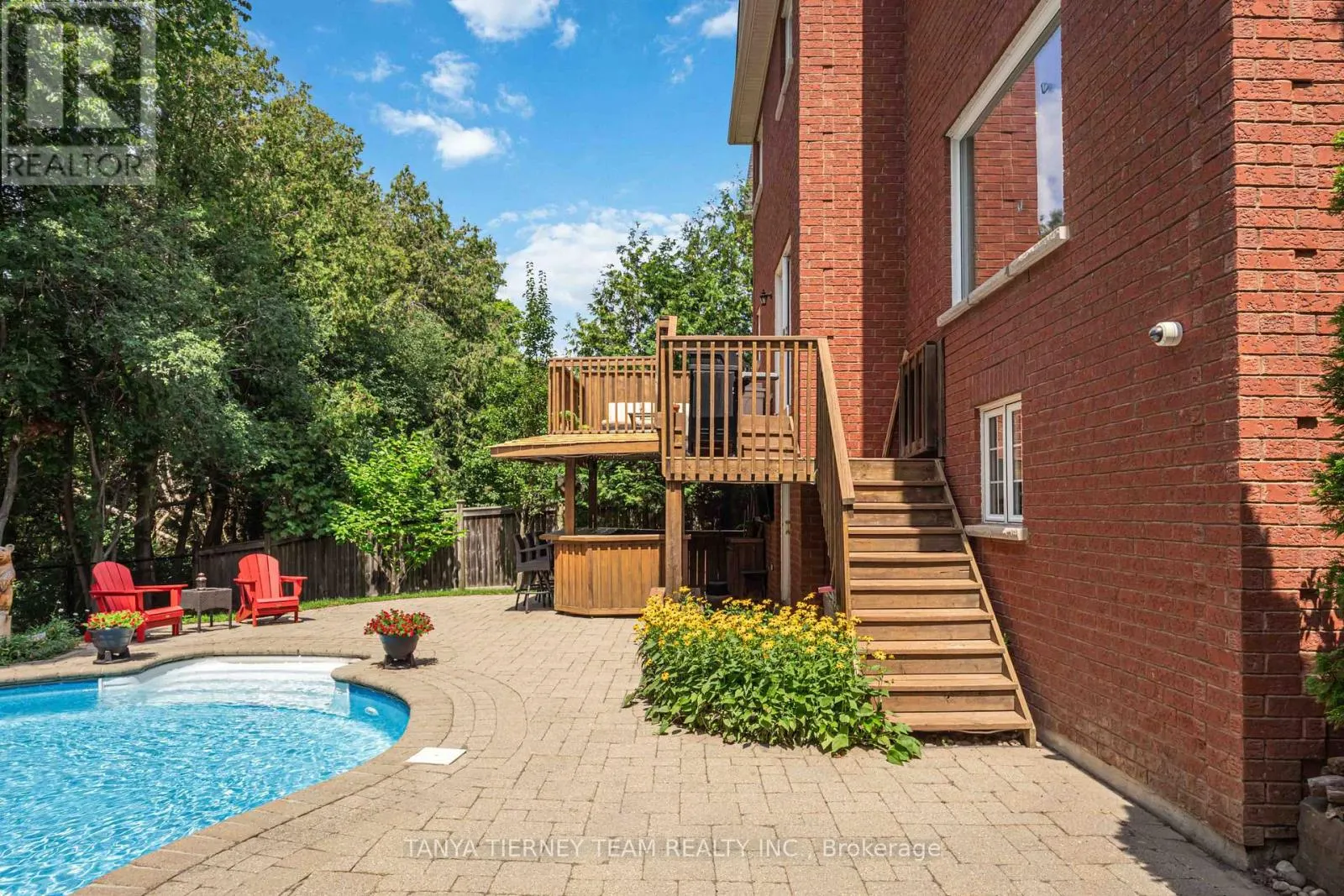 6 BRADDOCK COURT