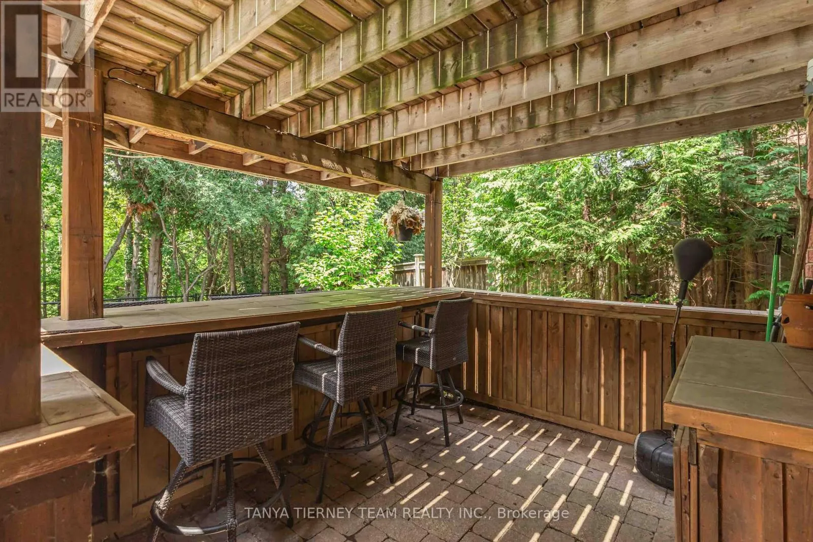 6 BRADDOCK COURT