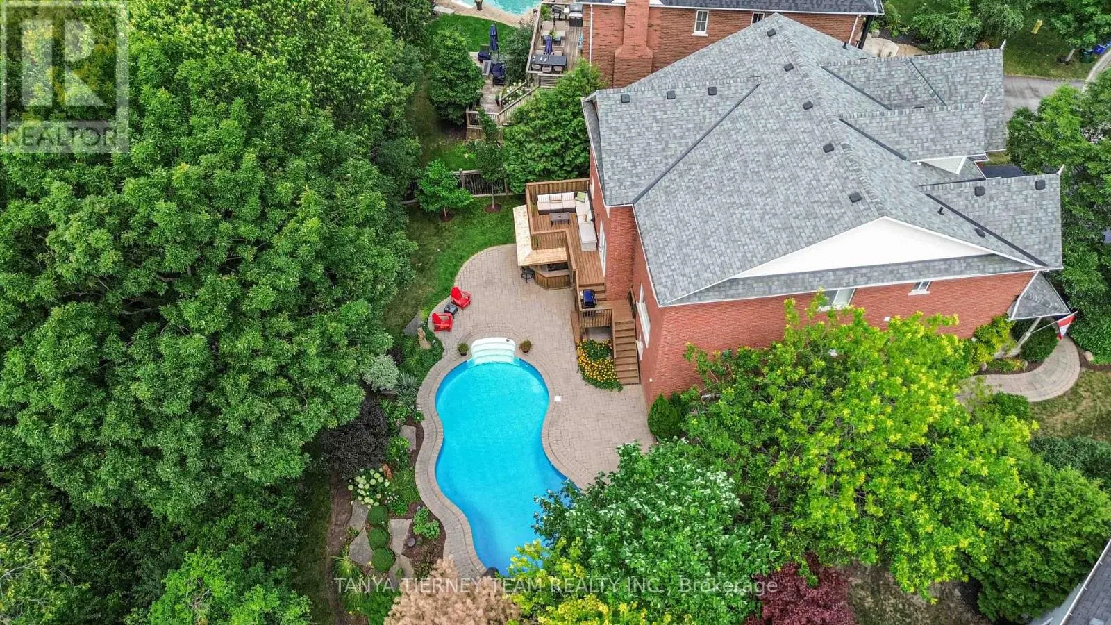 6 BRADDOCK COURT