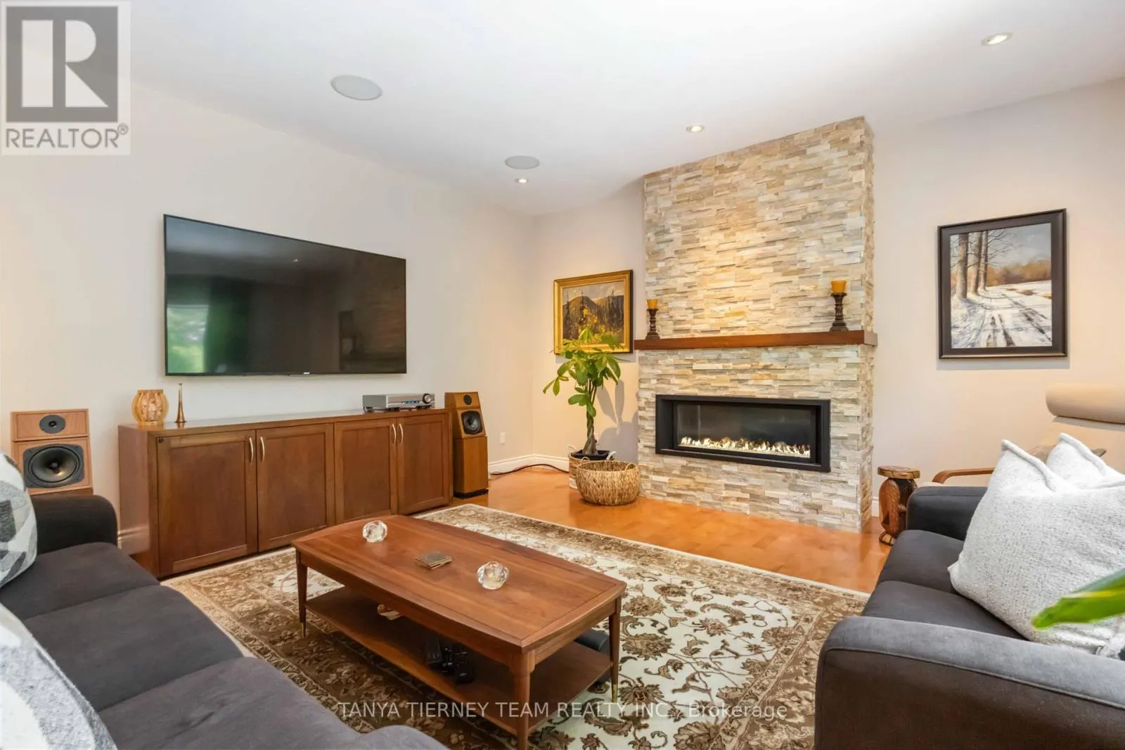 6 BRADDOCK COURT