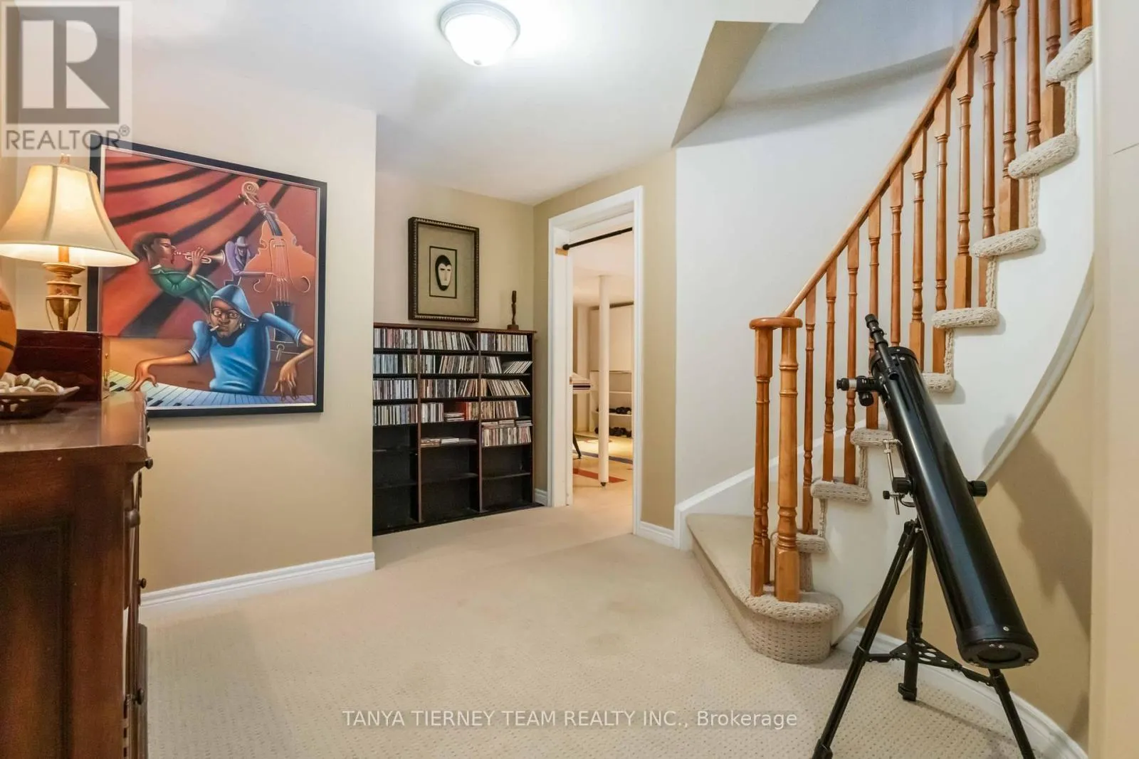6 BRADDOCK COURT