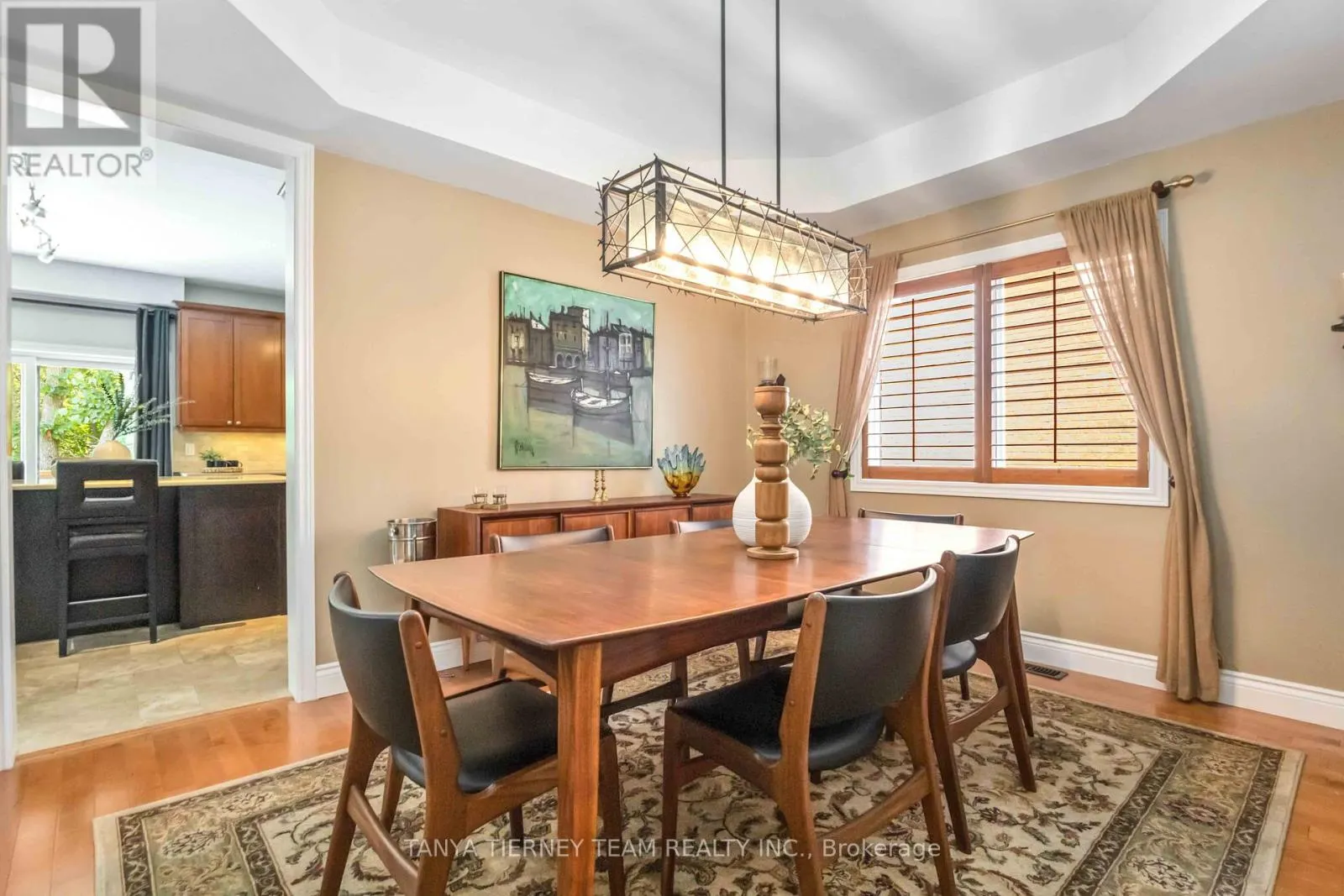 6 BRADDOCK COURT