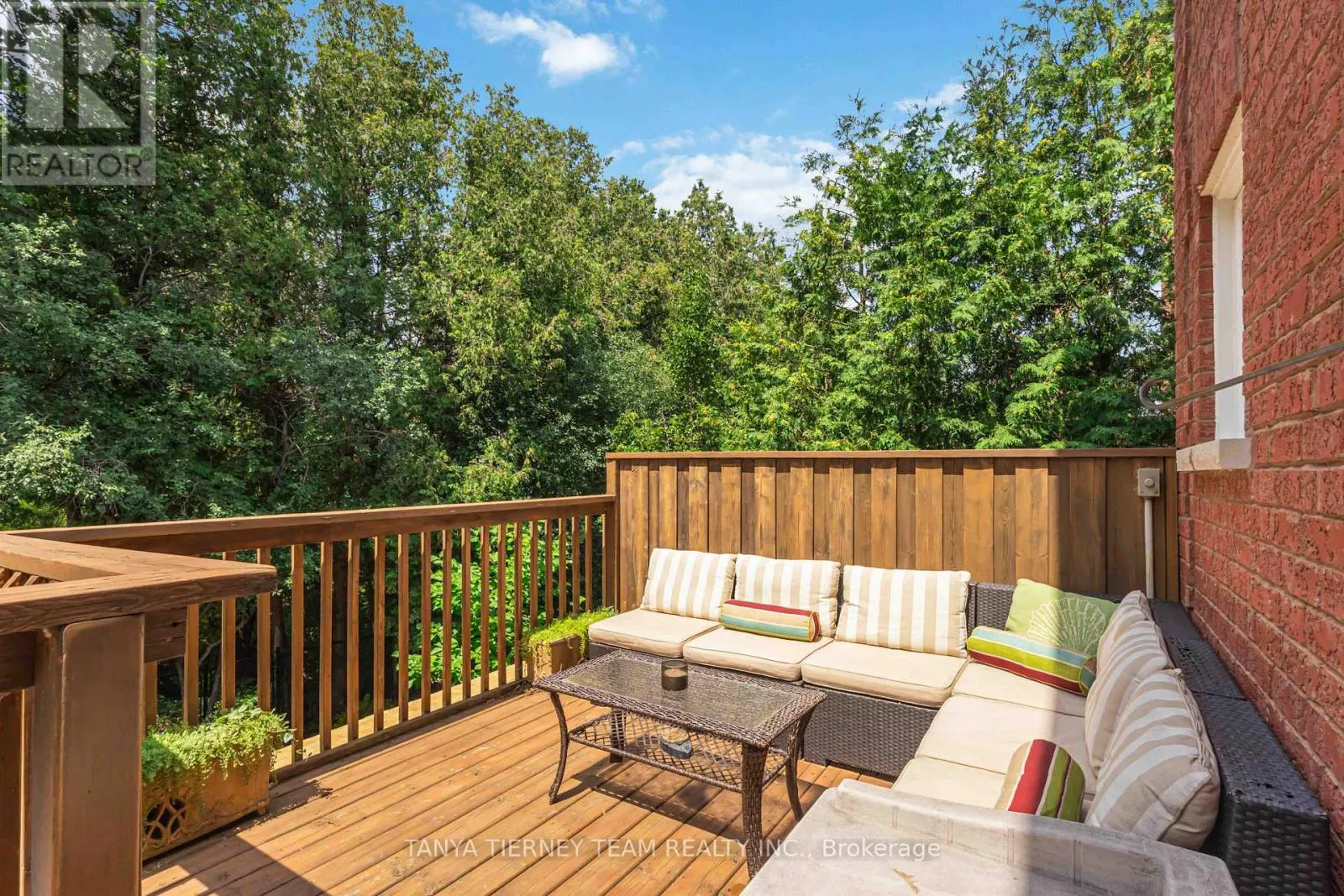 6 BRADDOCK COURT