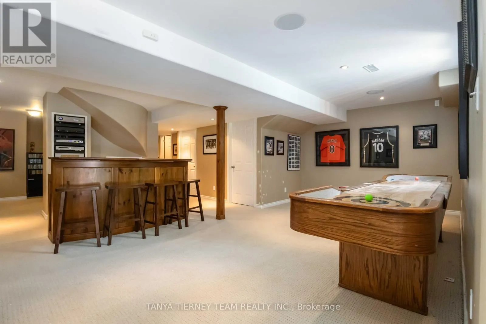 6 BRADDOCK COURT