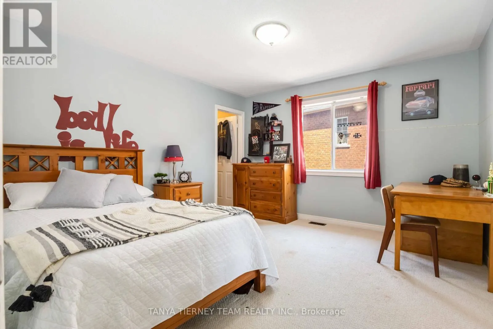 6 BRADDOCK COURT