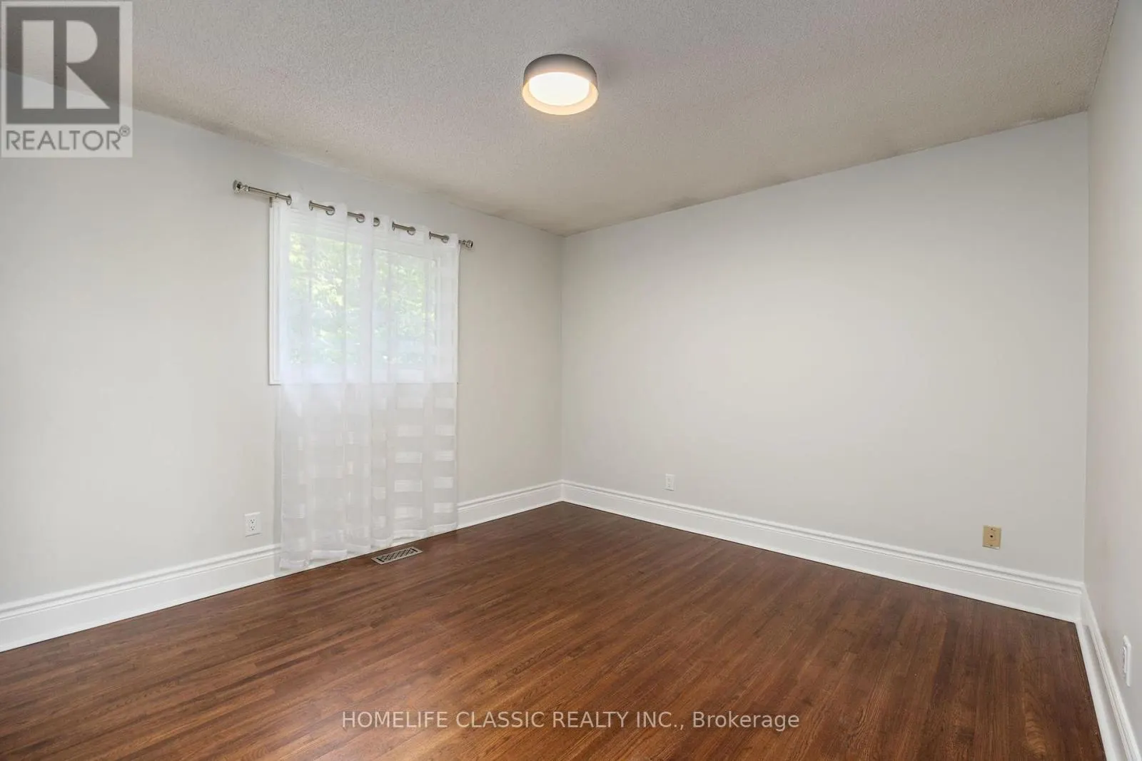 550 DAHLIA CRESCENT