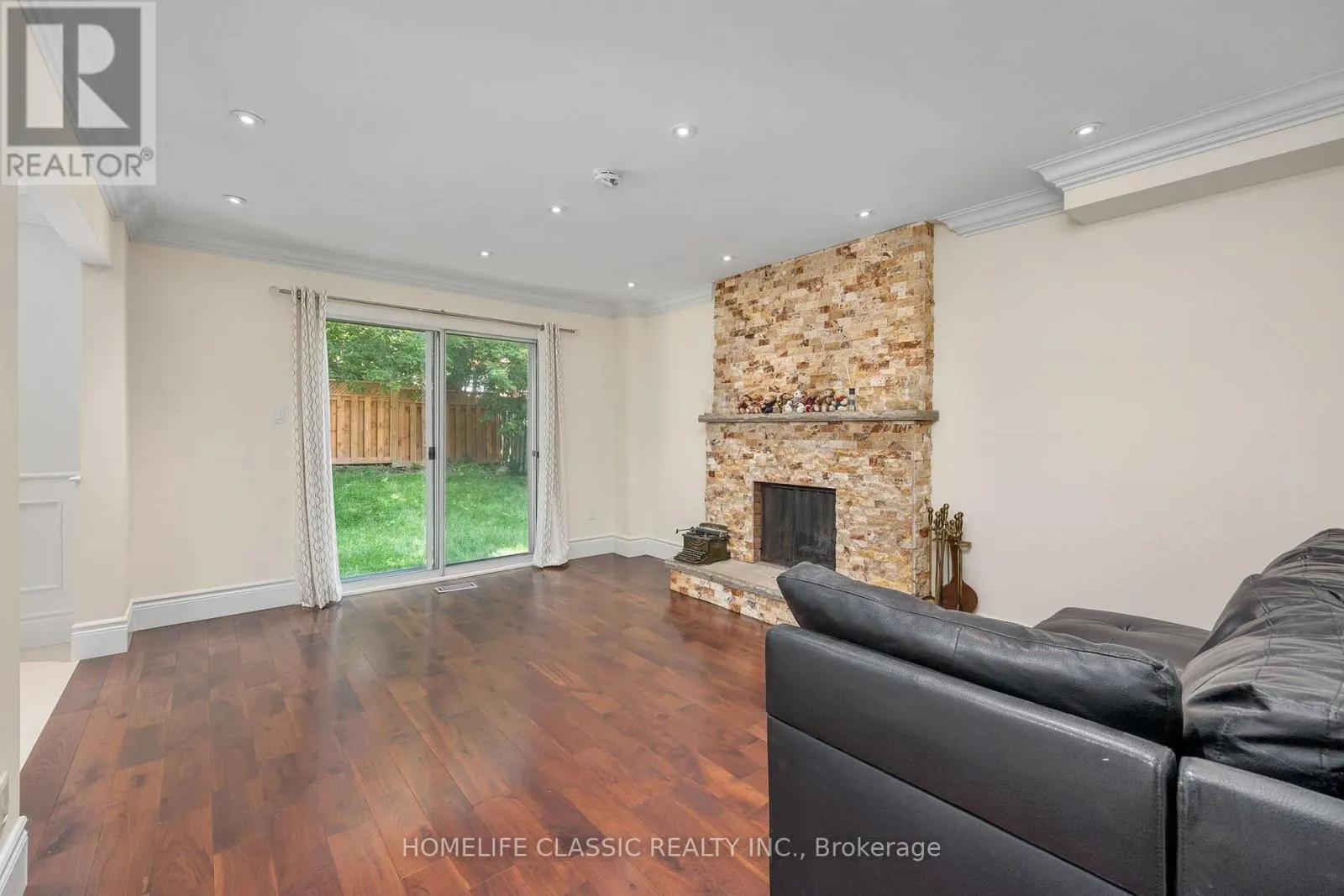 550 DAHLIA CRESCENT