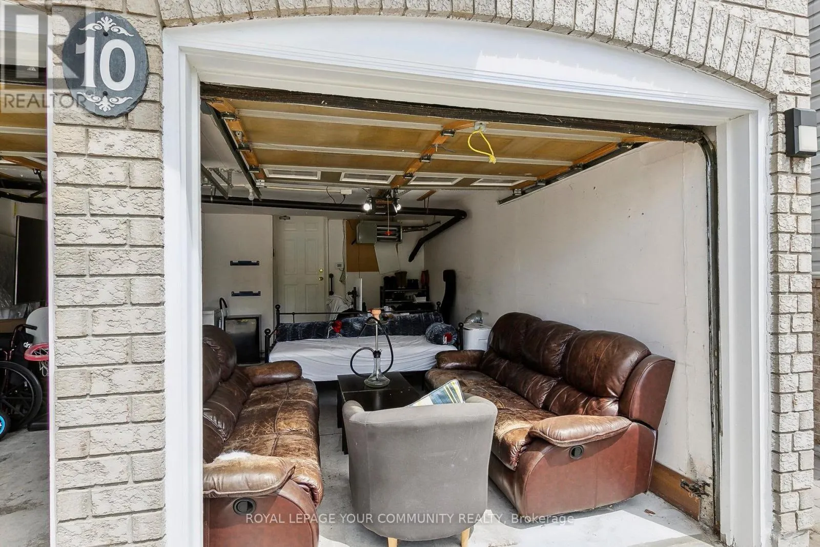 10 GREENHALF DRIVE