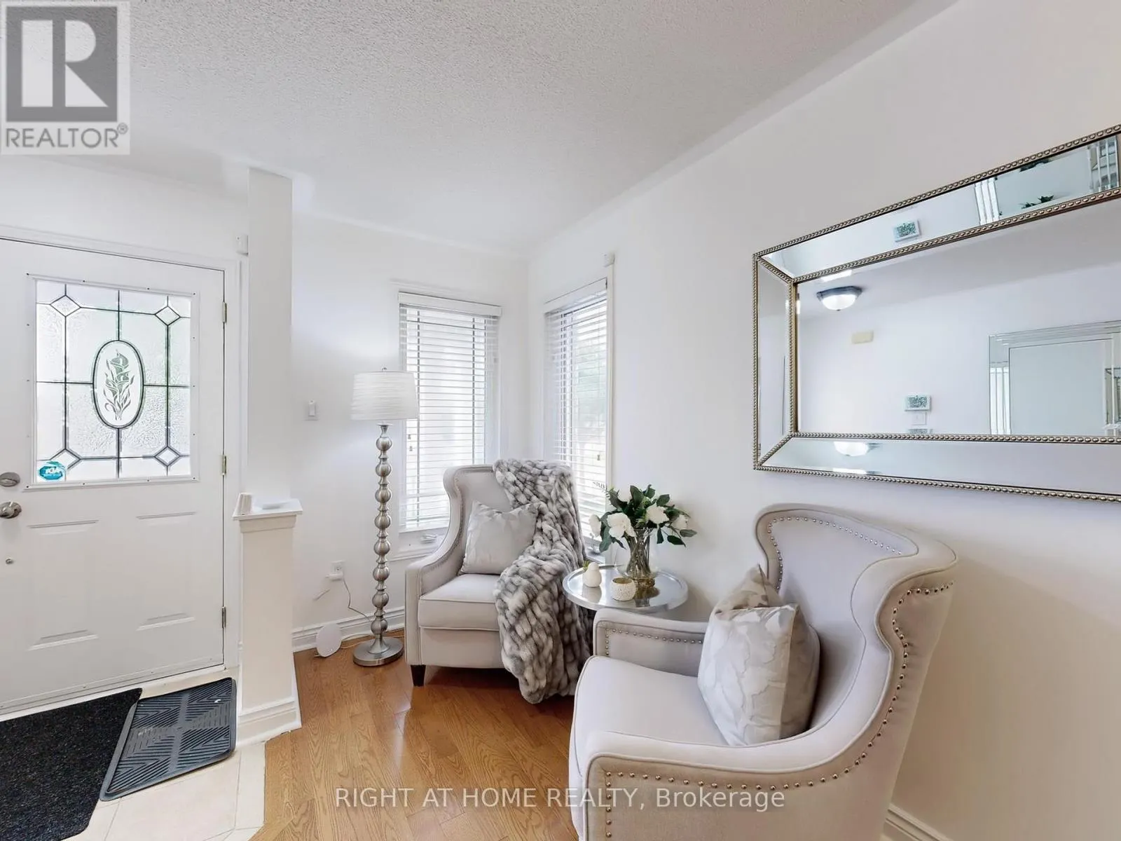 65 STYLES CRESCENT