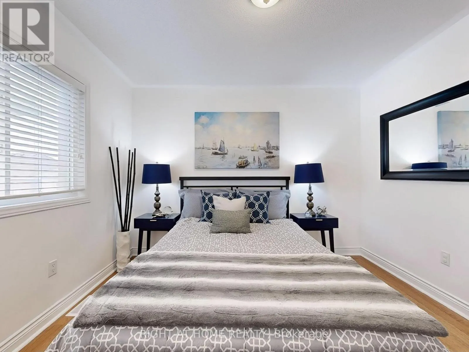 65 STYLES CRESCENT