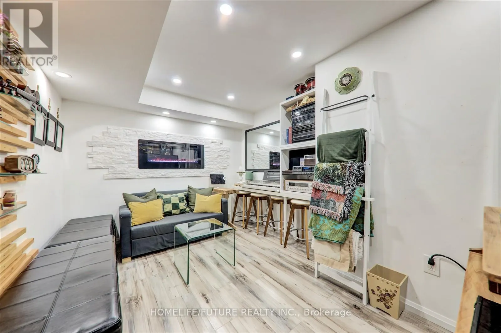 2 CLOWES STREET