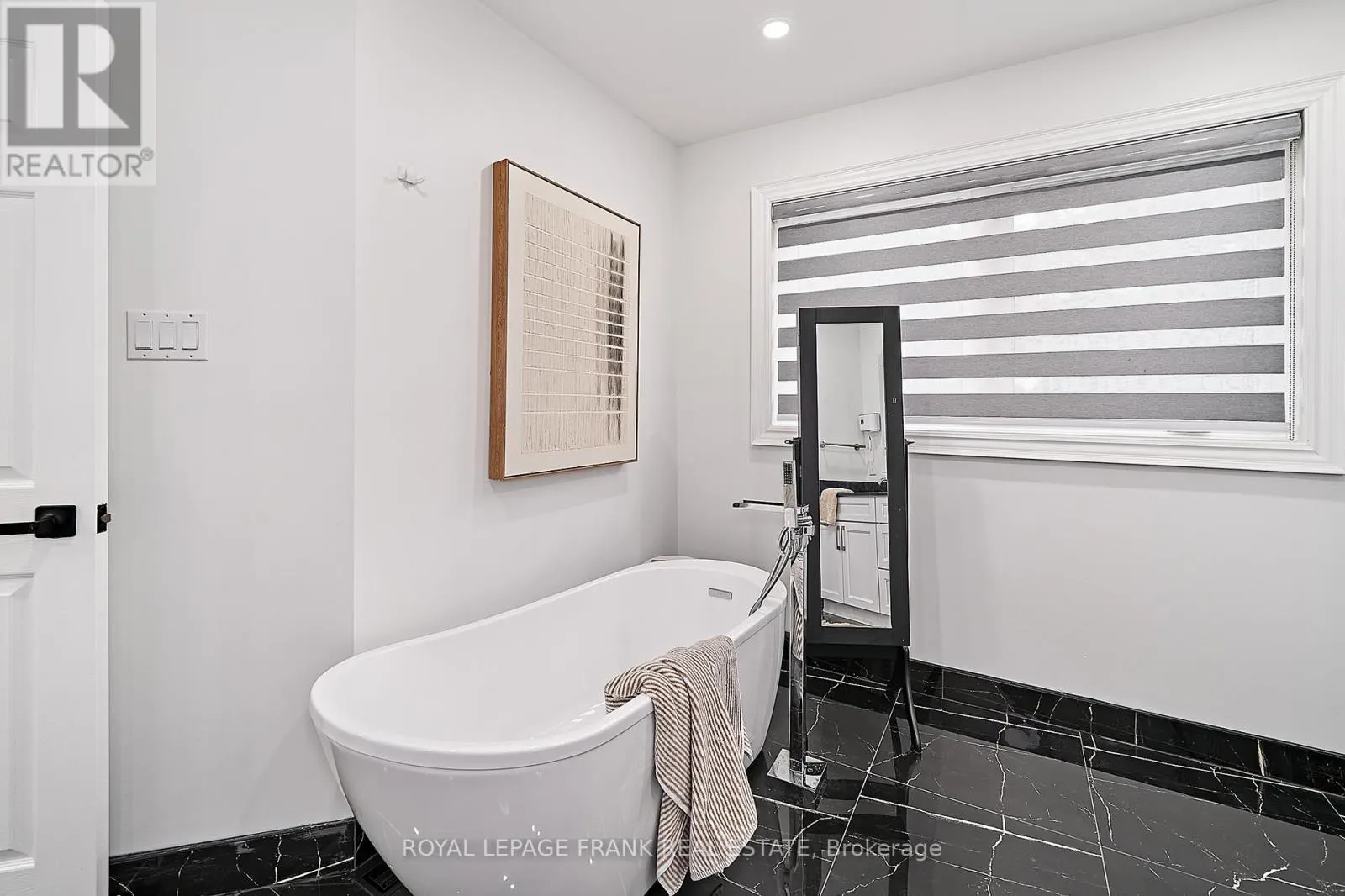 3082 COUNTRY LANE