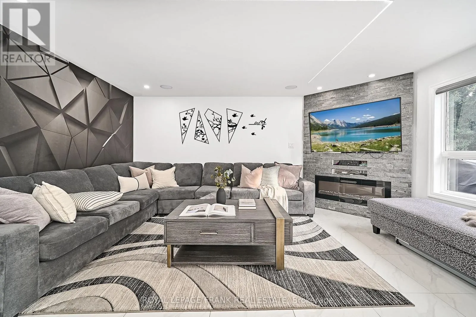 3082 COUNTRY LANE