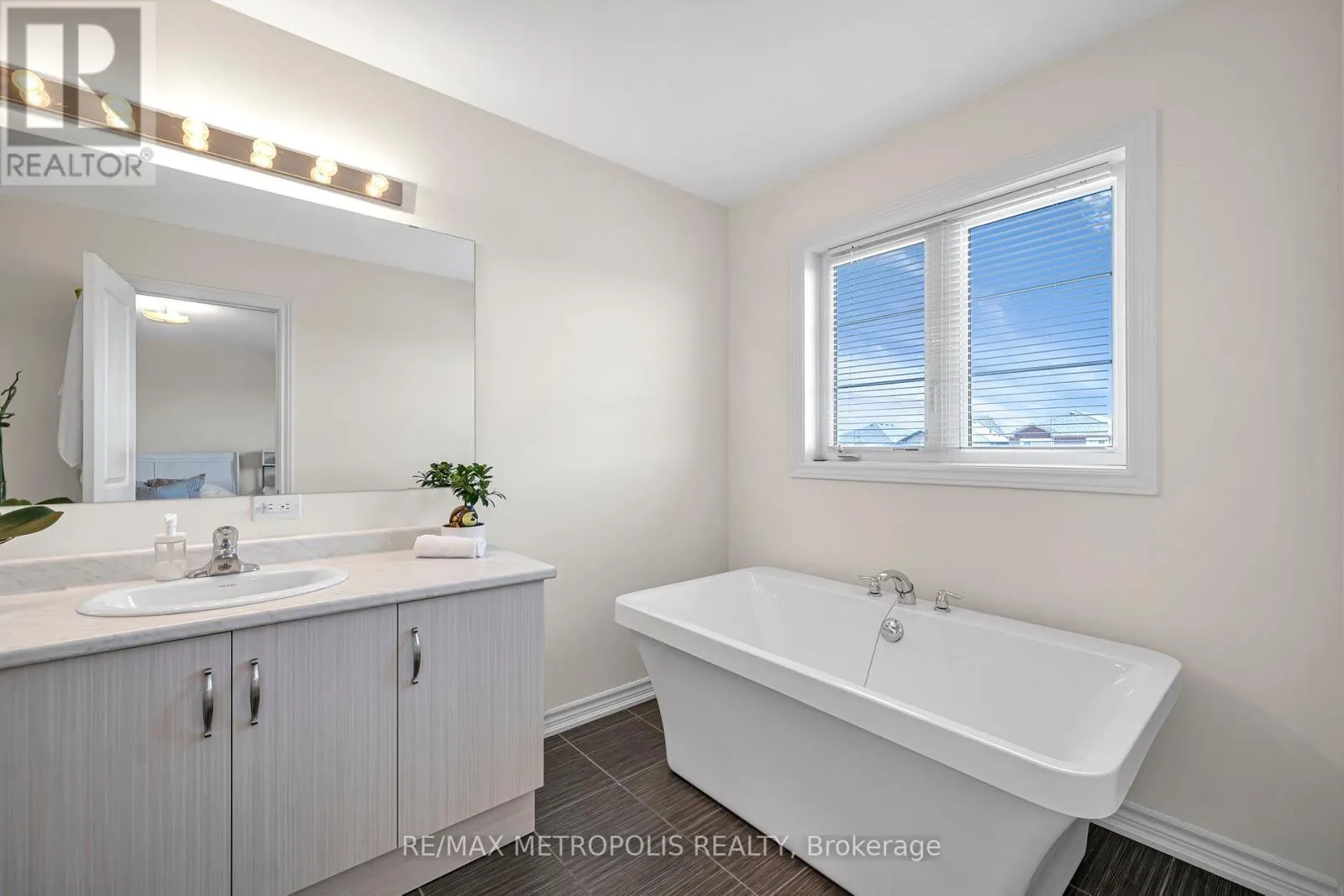 1129 CAMEO STREET