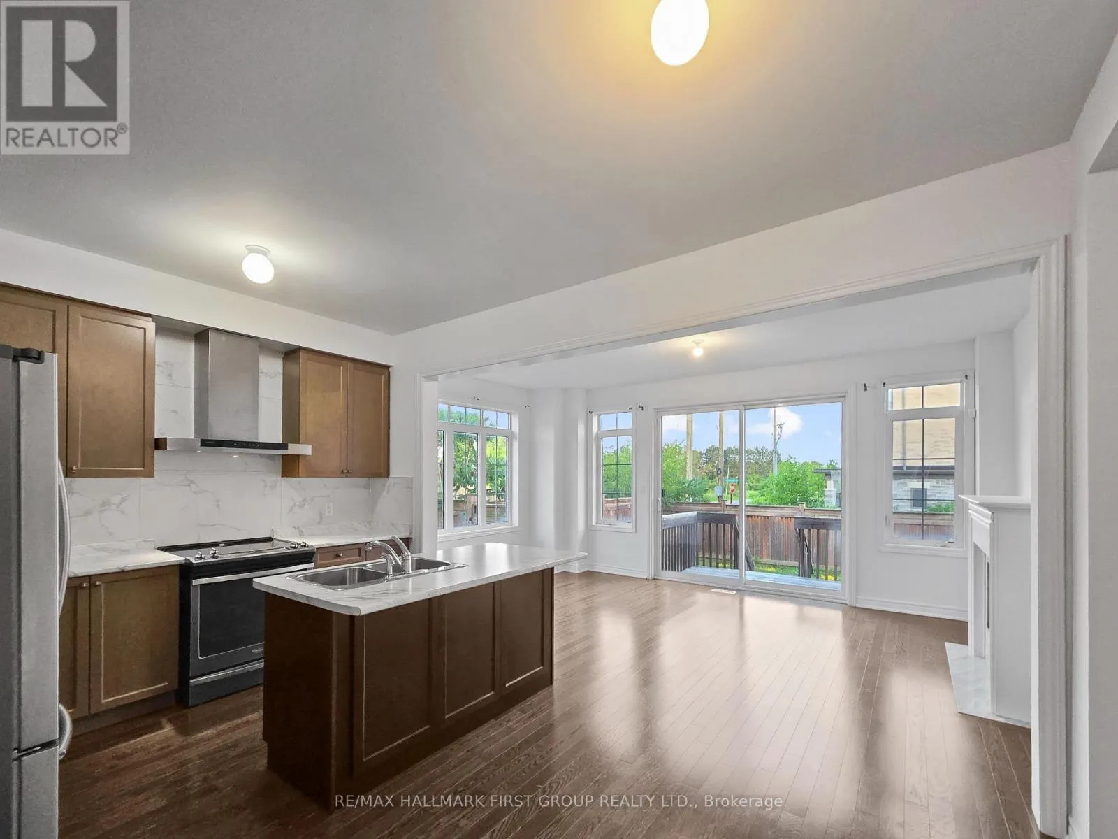 275 SHADOW PLACE S