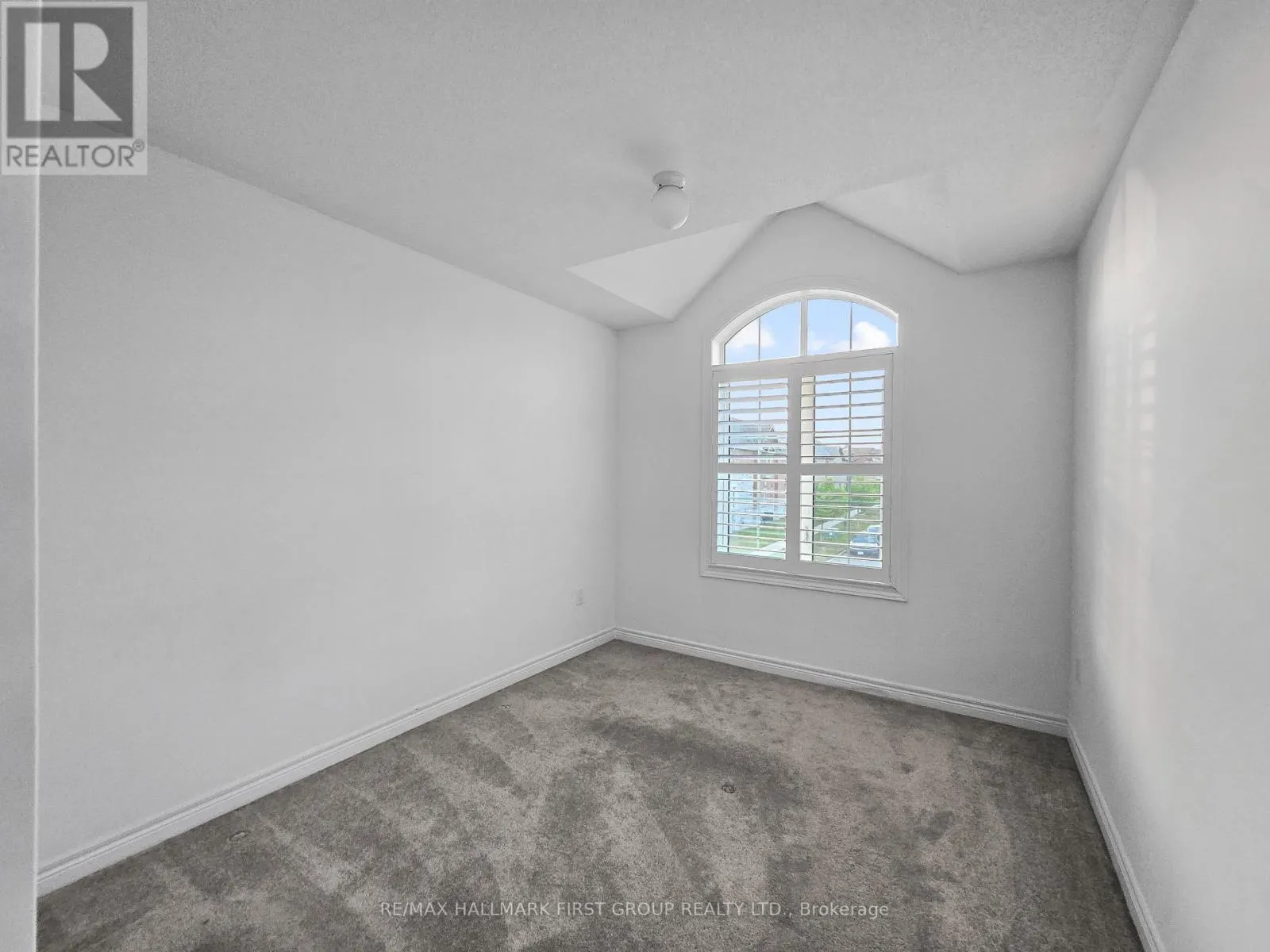 275 SHADOW PLACE S