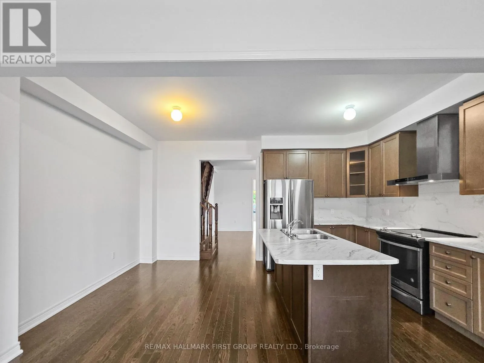 275 SHADOW PLACE S