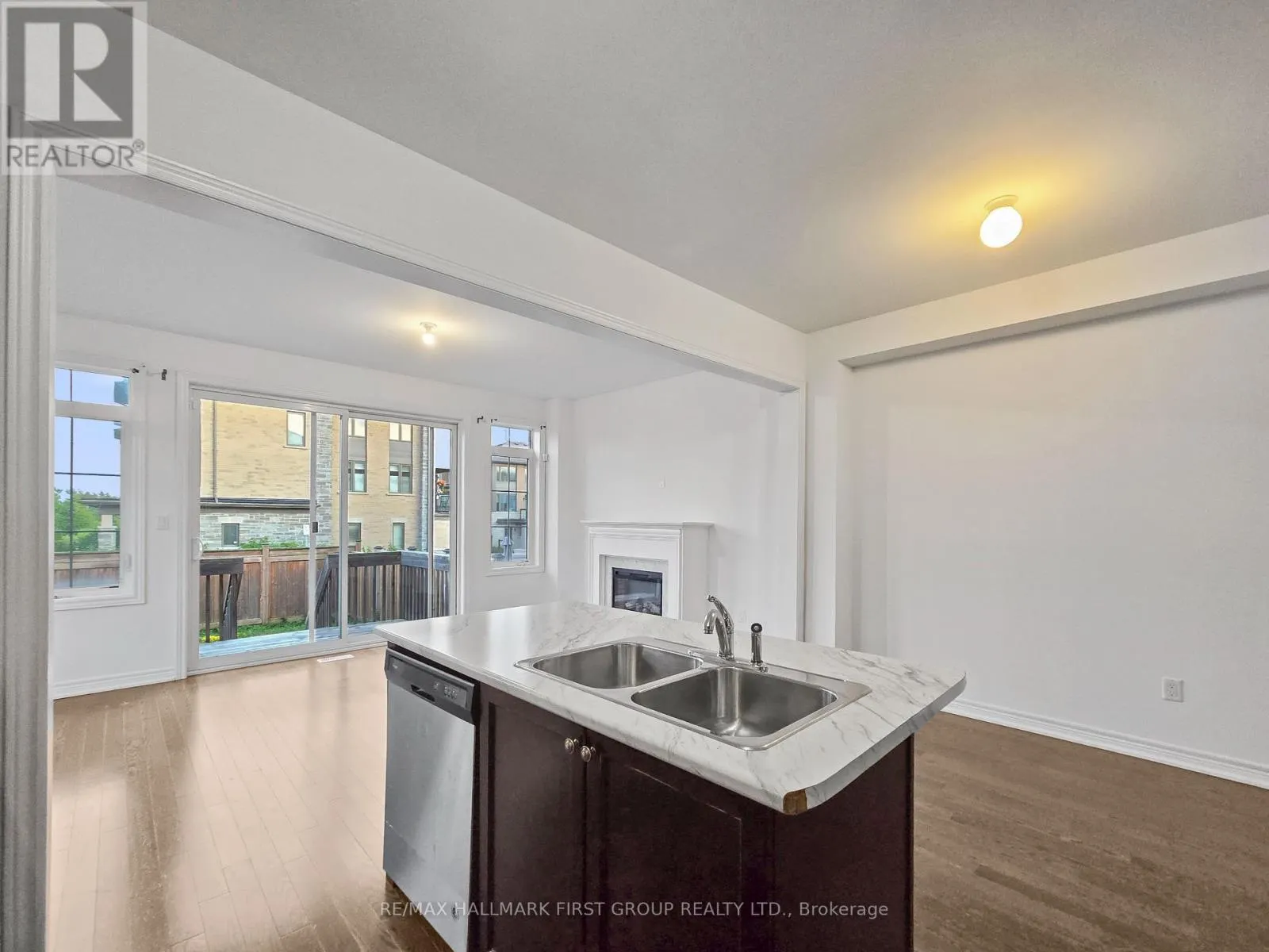 275 SHADOW PLACE S