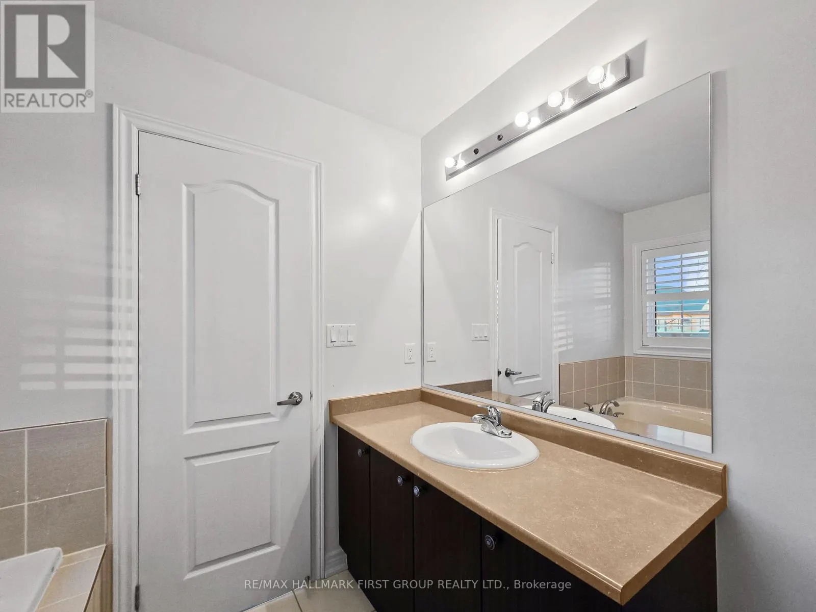 275 SHADOW PLACE S