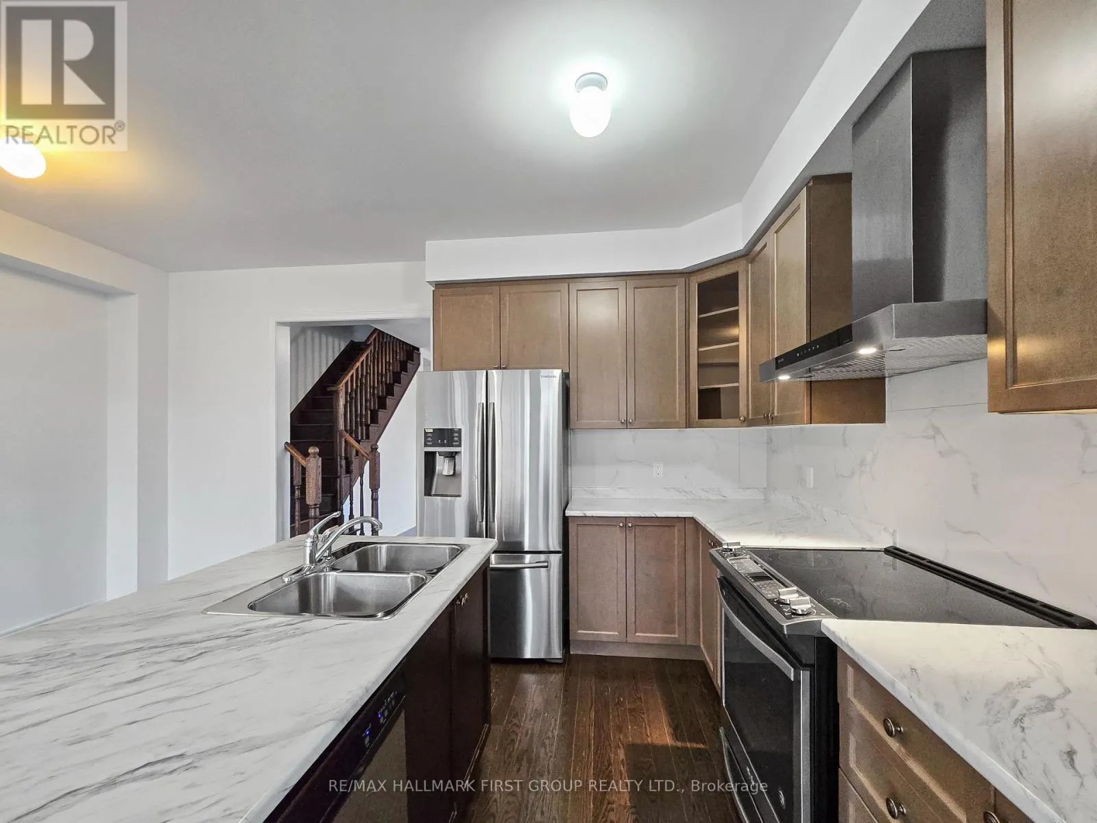275 SHADOW PLACE S