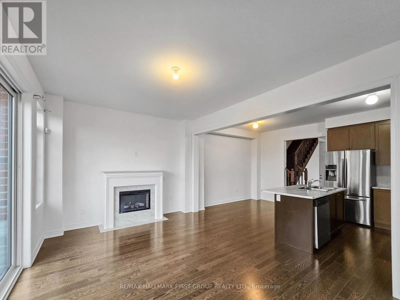 275 SHADOW PLACE S