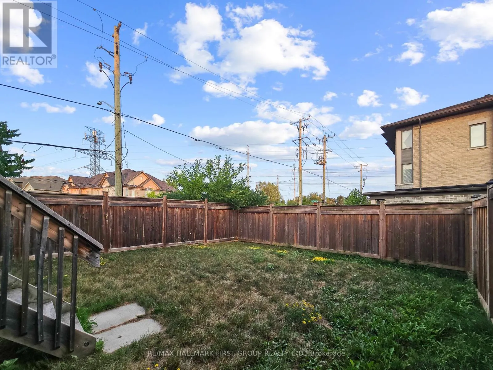 275 SHADOW PLACE S