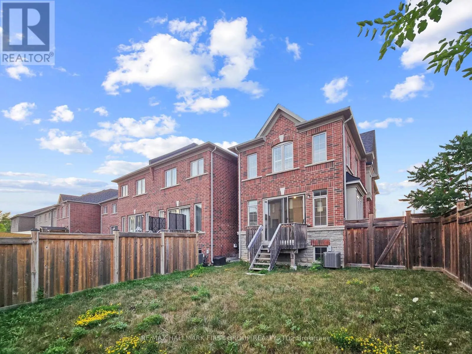 275 SHADOW PLACE S