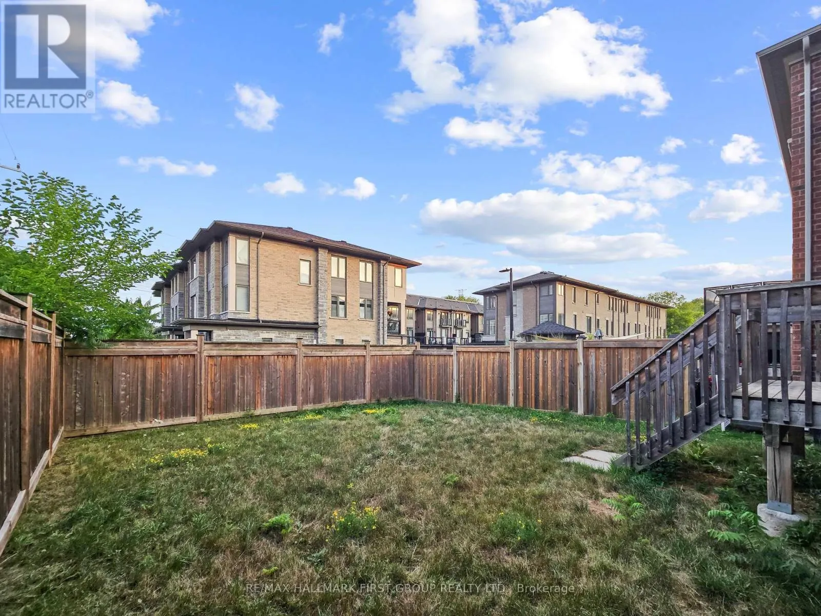275 SHADOW PLACE S