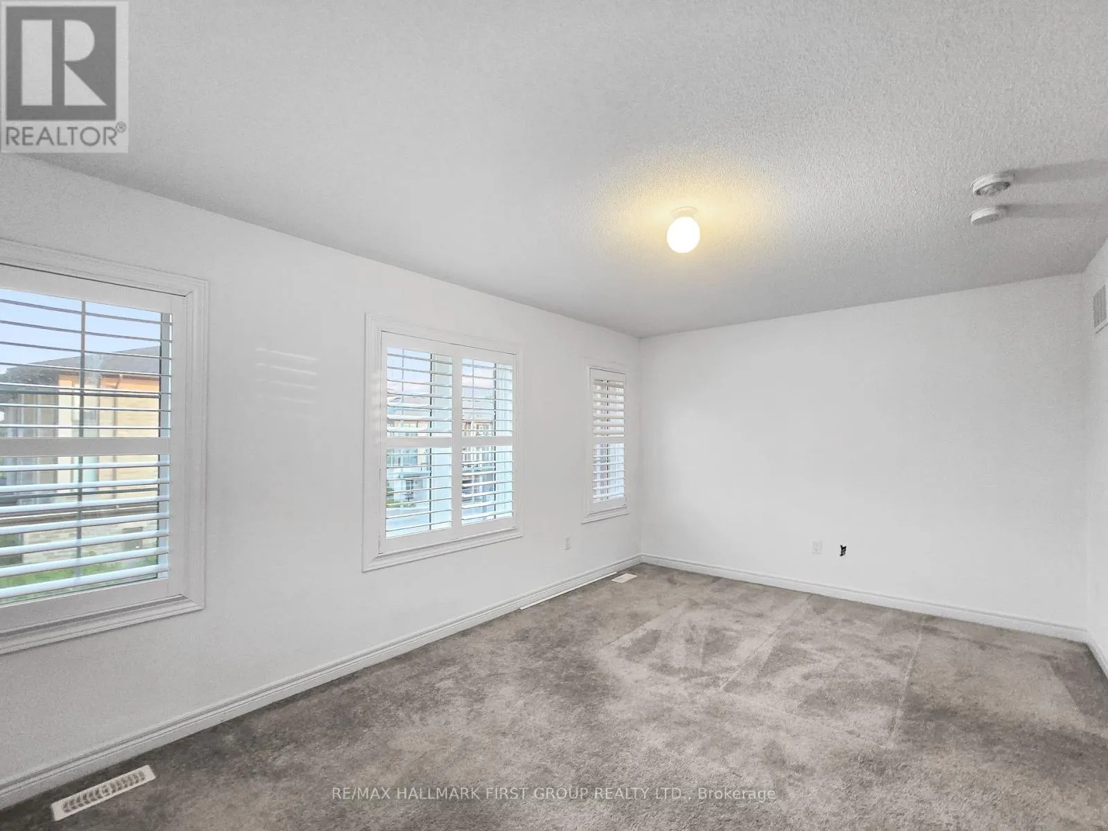 275 SHADOW PLACE S