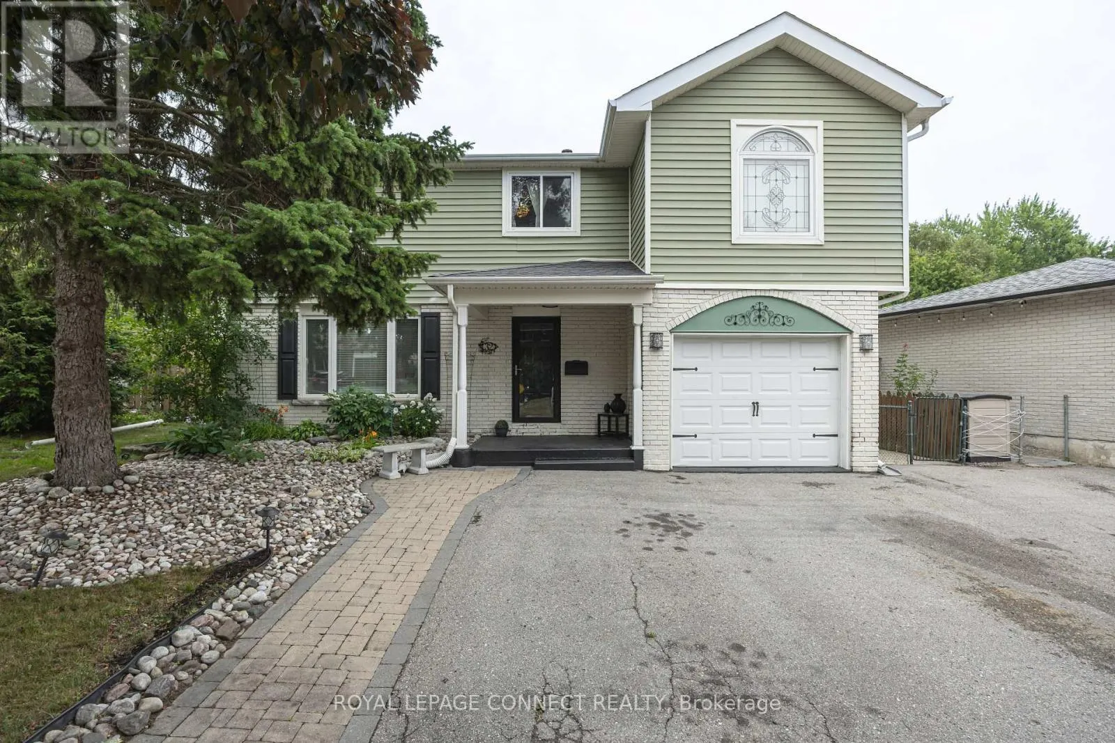 32 HARLAND CRESCENT