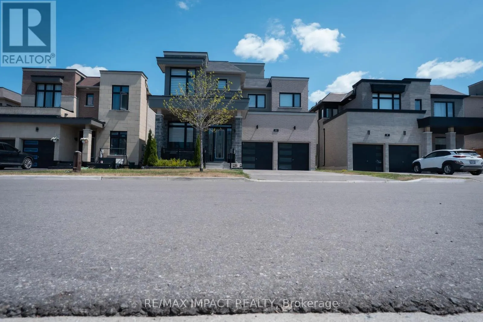 11 LARKIN LANE