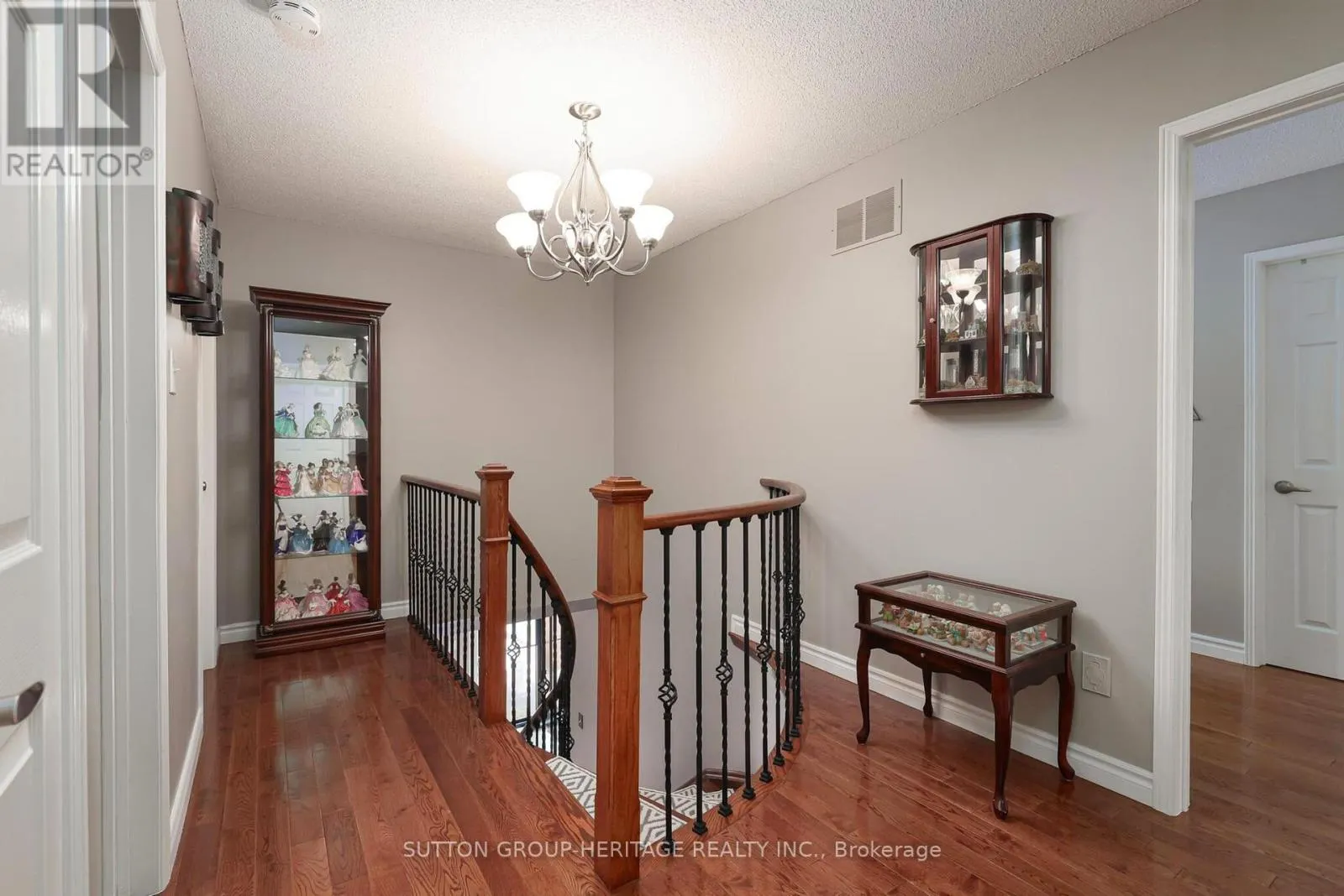 8 TURRIFF CRESCENT