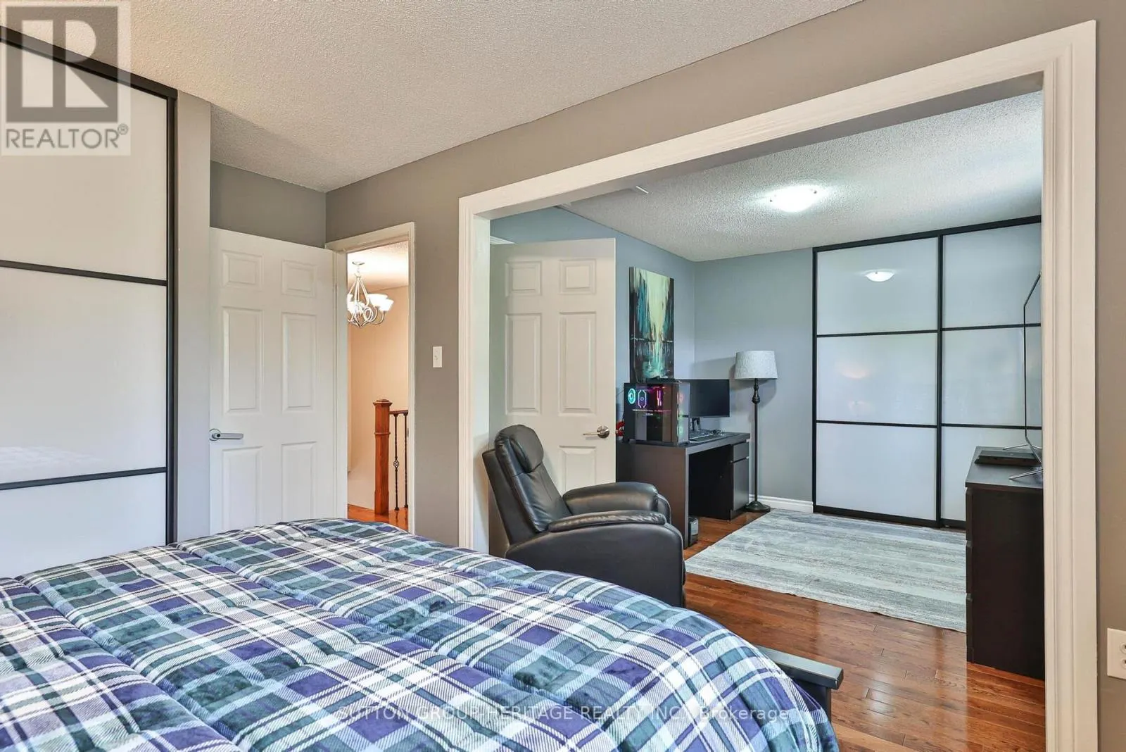 8 TURRIFF CRESCENT