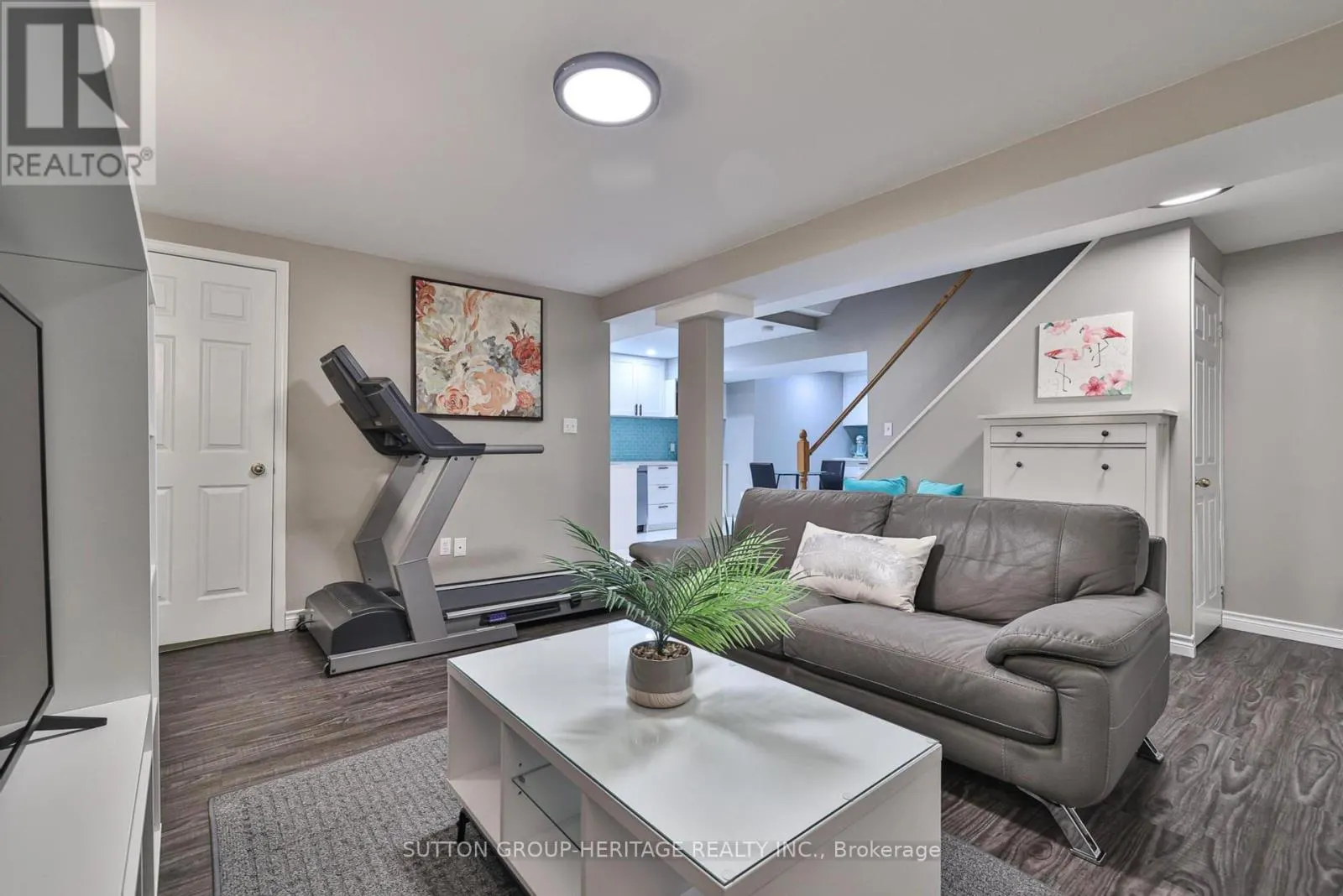 8 TURRIFF CRESCENT