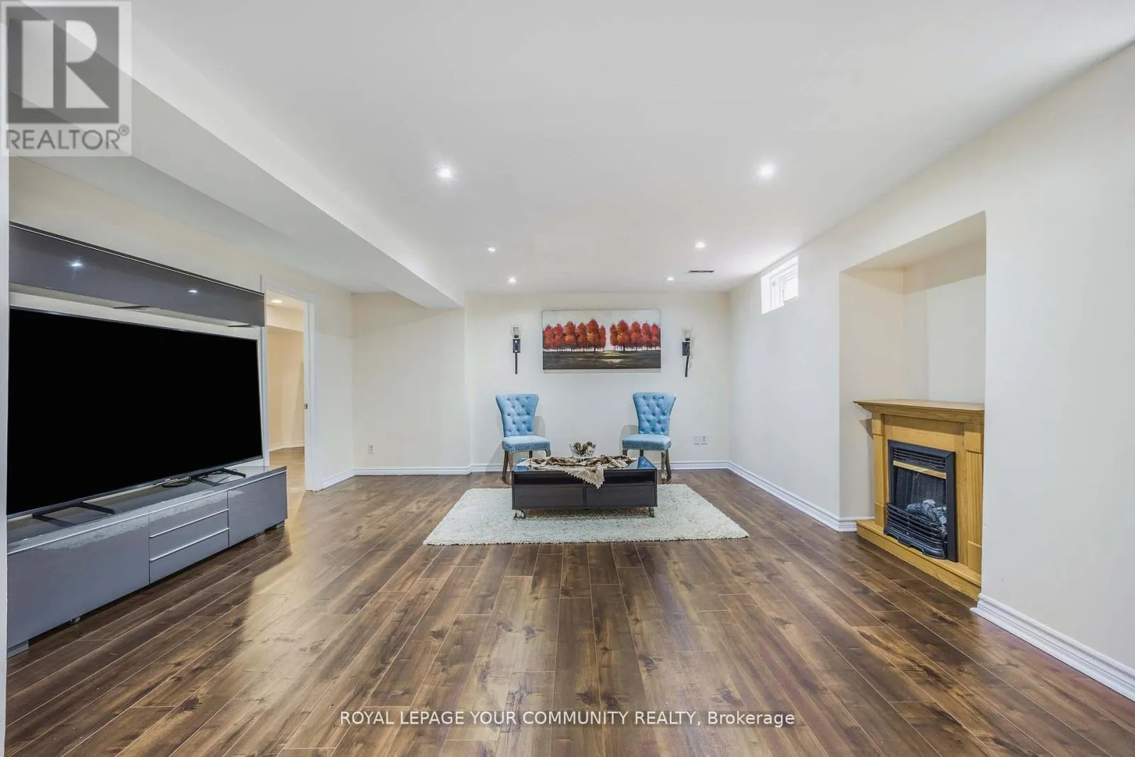 261 HOOVER DRIVE W