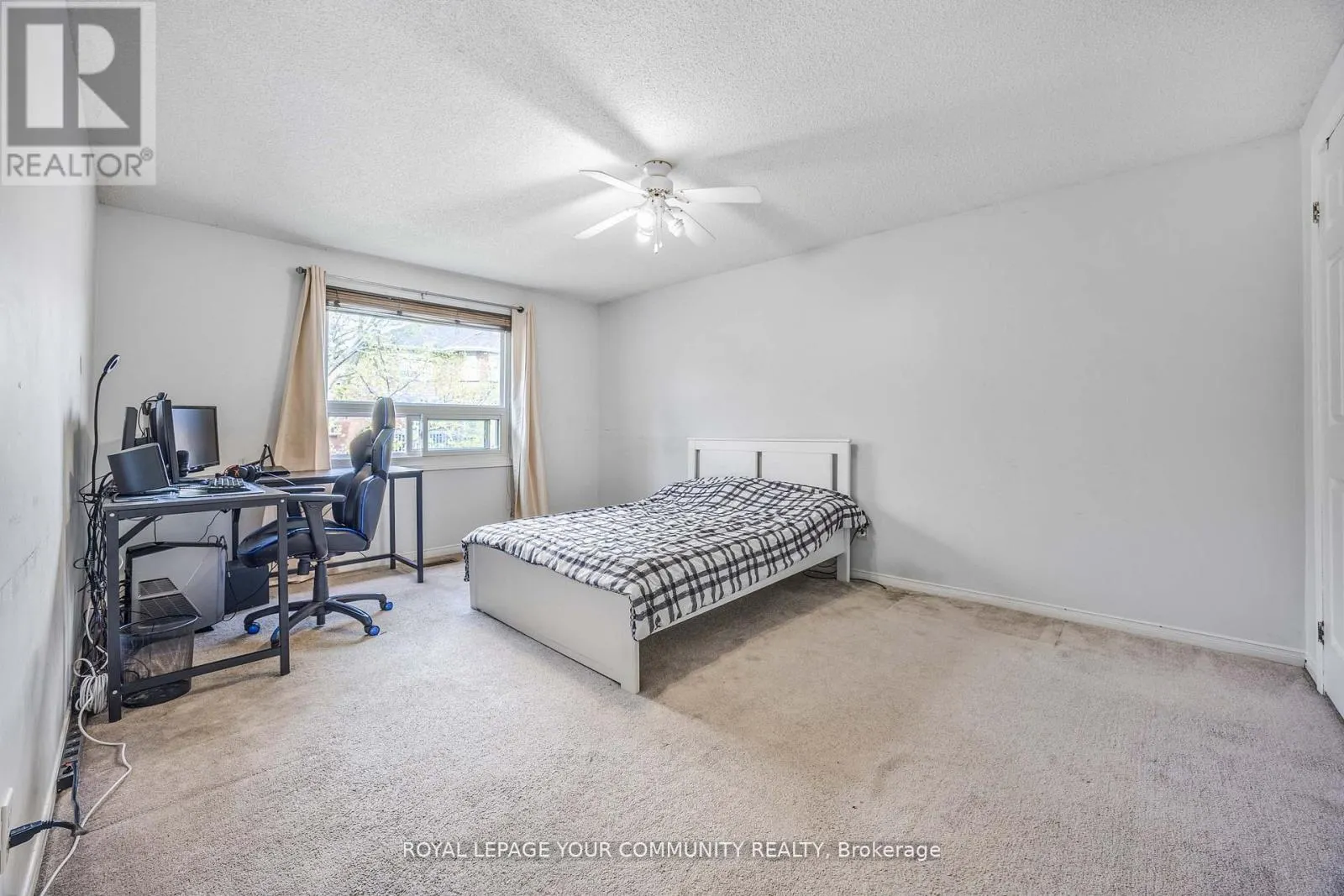 261 HOOVER DRIVE W
