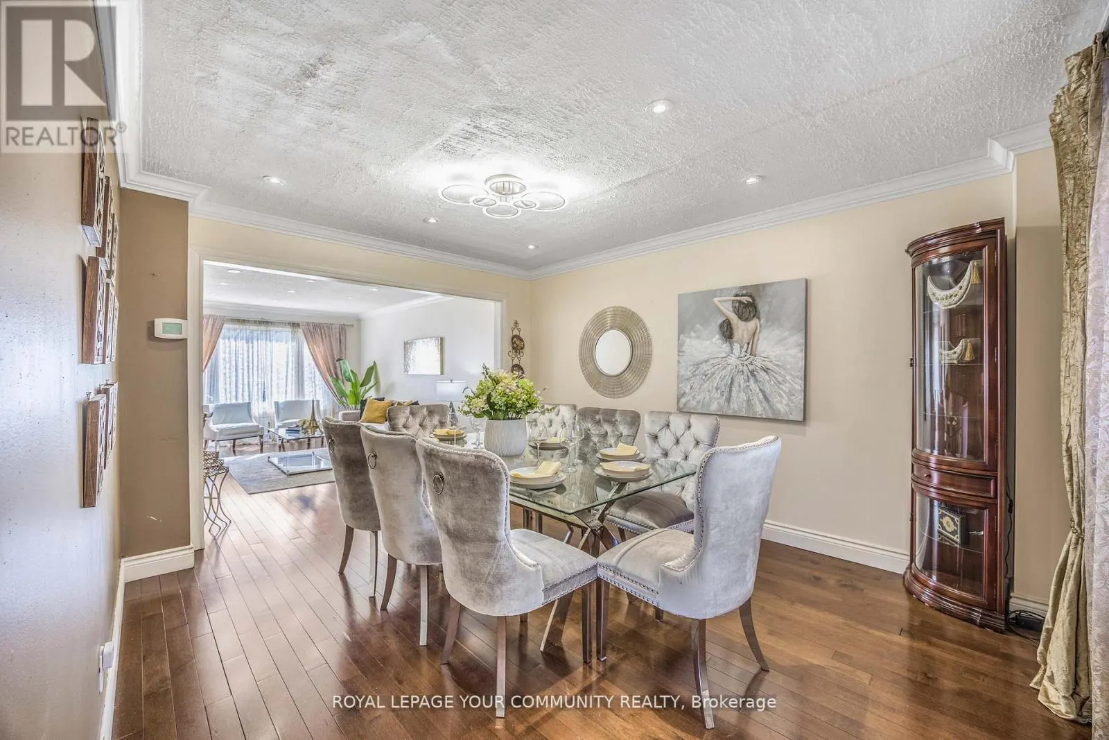 261 HOOVER DRIVE W