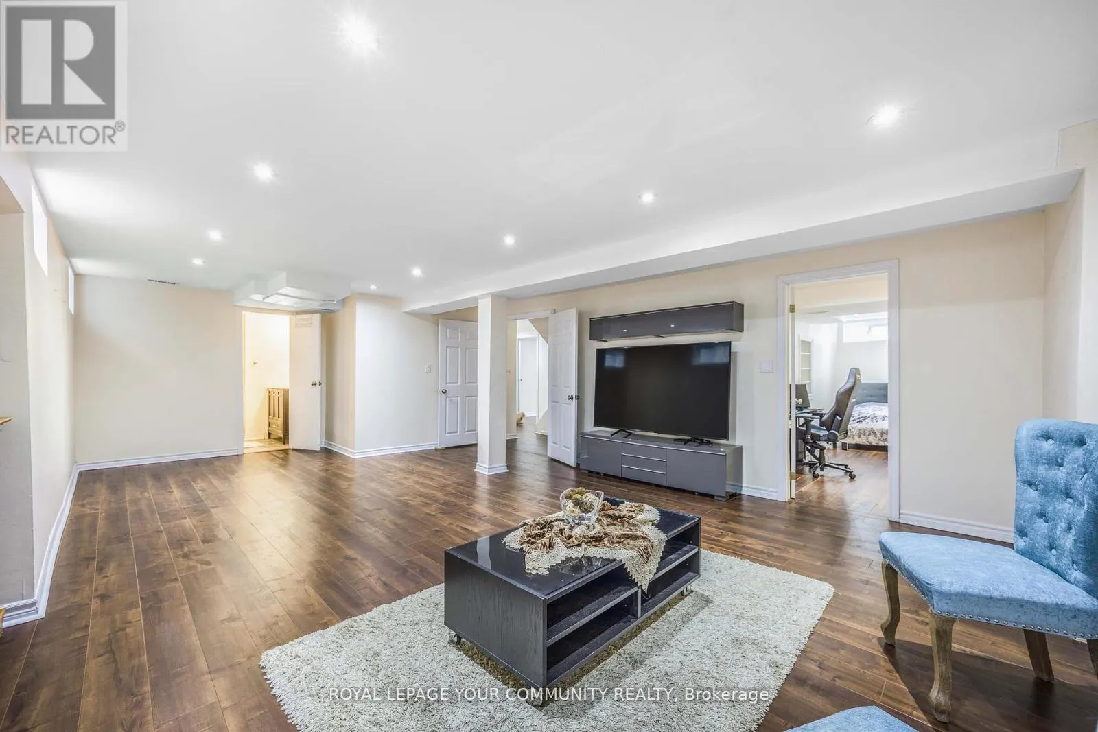 261 HOOVER DRIVE W