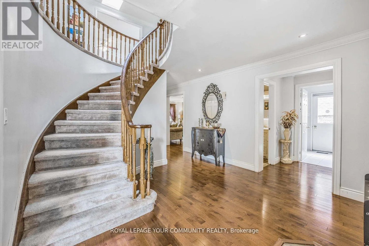 261 HOOVER DRIVE W