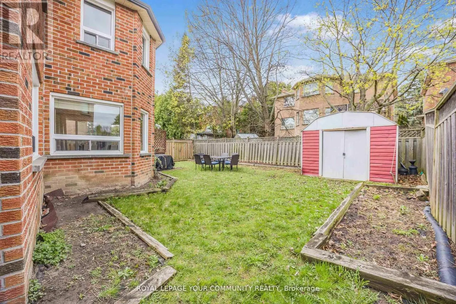 261 HOOVER DRIVE W
